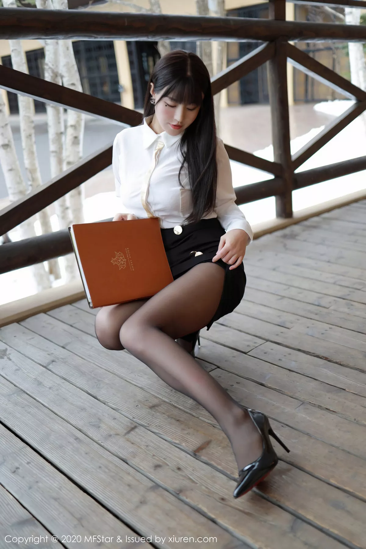 秀人集.com_[MFStar模范学院]Vol.267_嫩模朱可儿北海道旅拍酒店经理主题黑丝制服诱惑写真70P