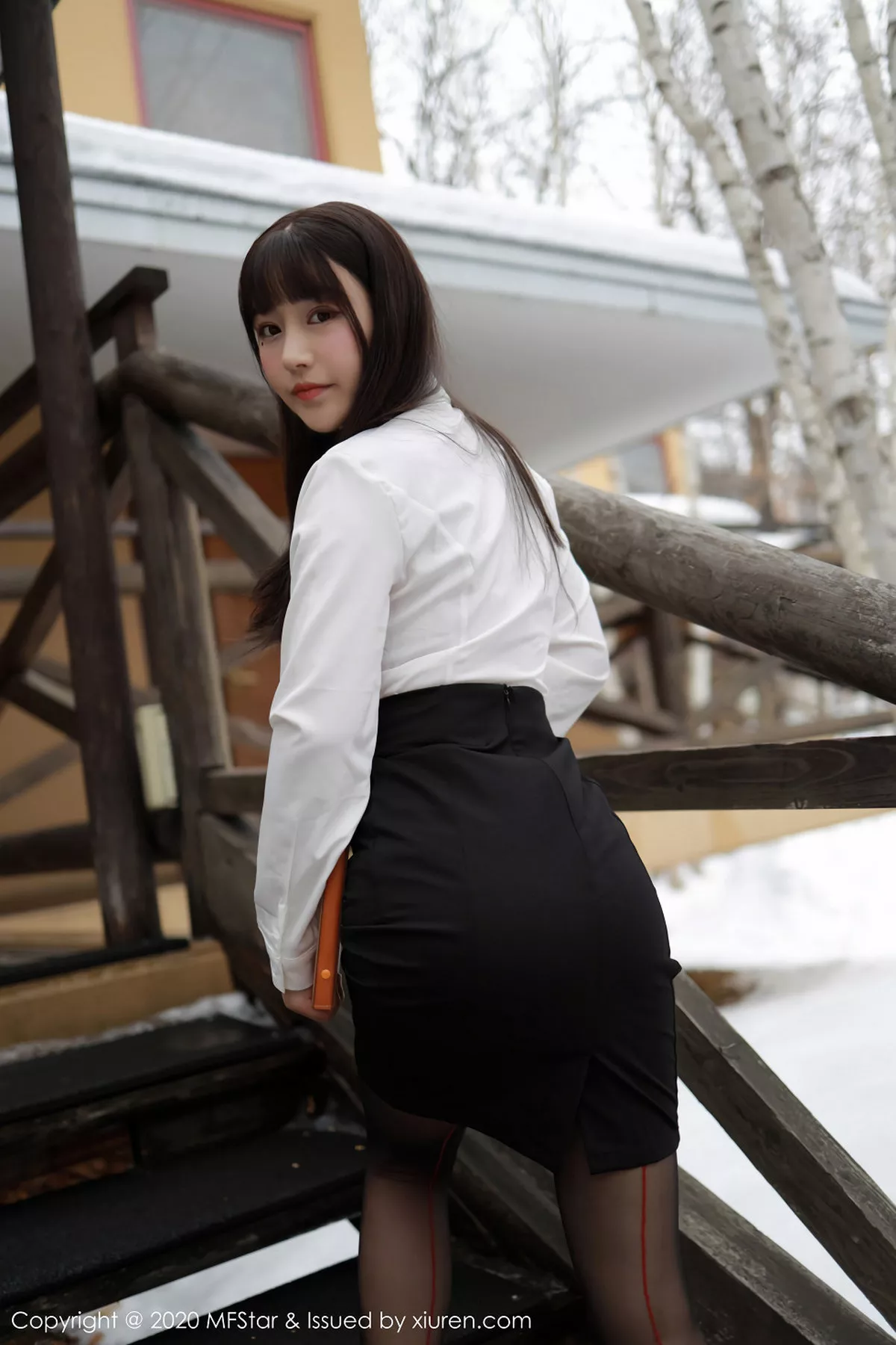 秀人集.com_[MFStar模范学院]Vol.267_嫩模朱可儿北海道旅拍酒店经理主题黑丝制服诱惑写真70P