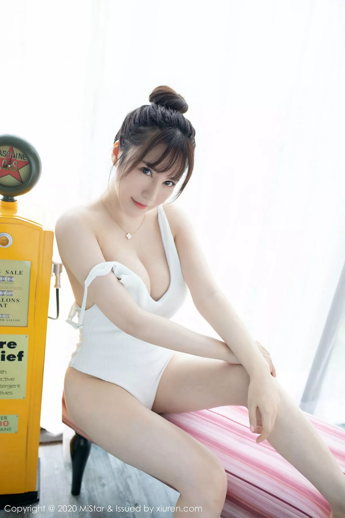 秀人集.com_[MiStar魅妍社]Vol.320_嫩模夏希子户外泳池边性感比基尼秀童颜巨乳诱人写真40P