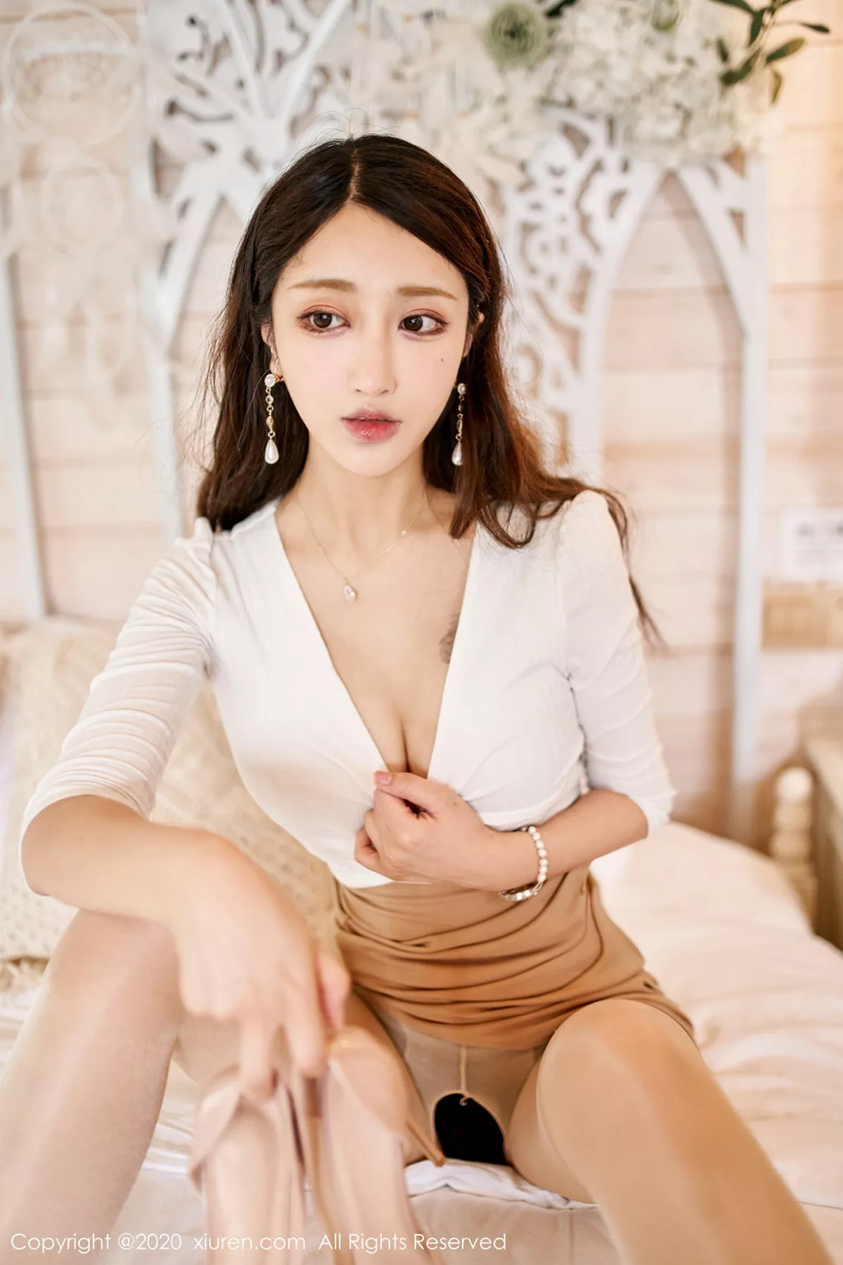 秀人集.com_[XiuRen秀人网]No.1993_嫩模Betty林子欣三亚旅拍黑色蕾丝内衣配开档肉丝极致魅惑写真48P