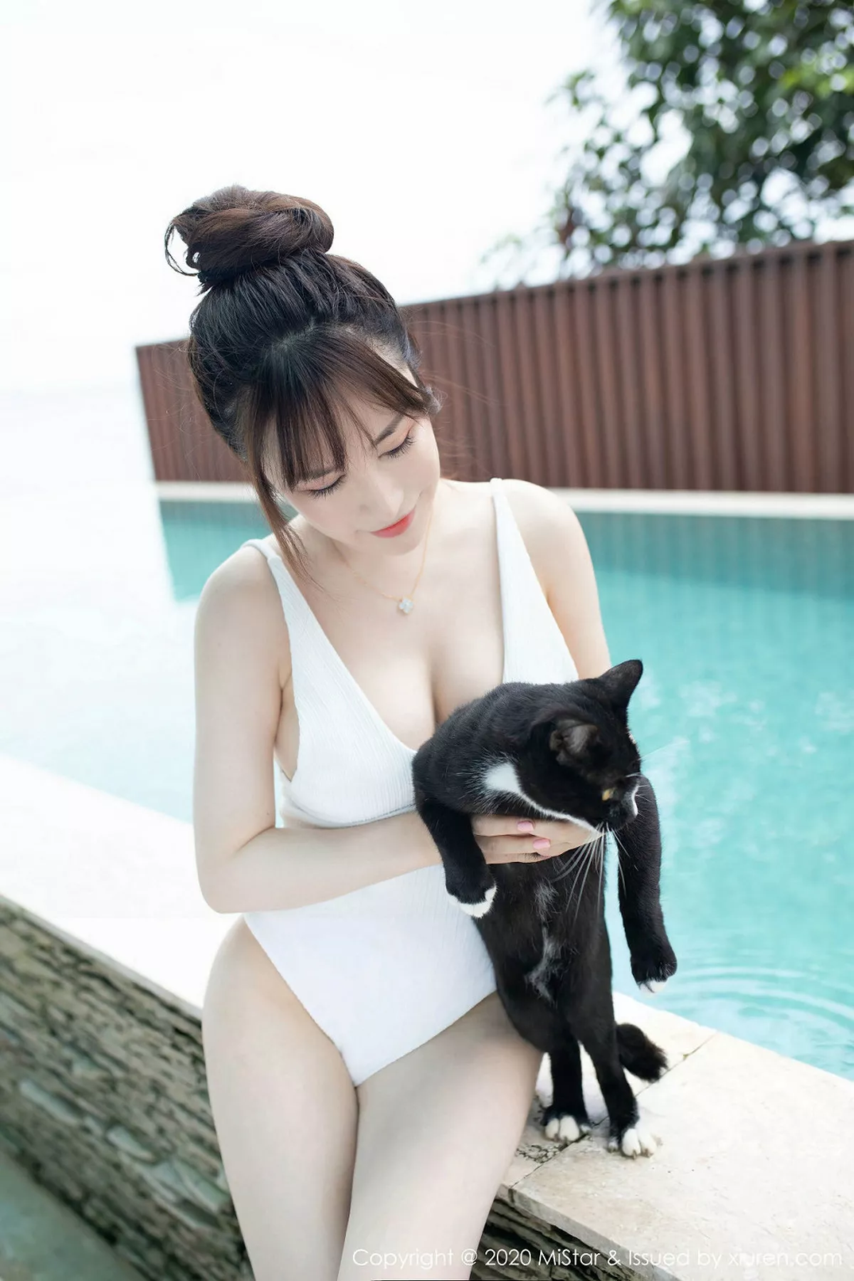 秀人集.com_[MiStar魅妍社]Vol.320_嫩模夏希子户外泳池边性感比基尼秀童颜巨乳诱人写真40P