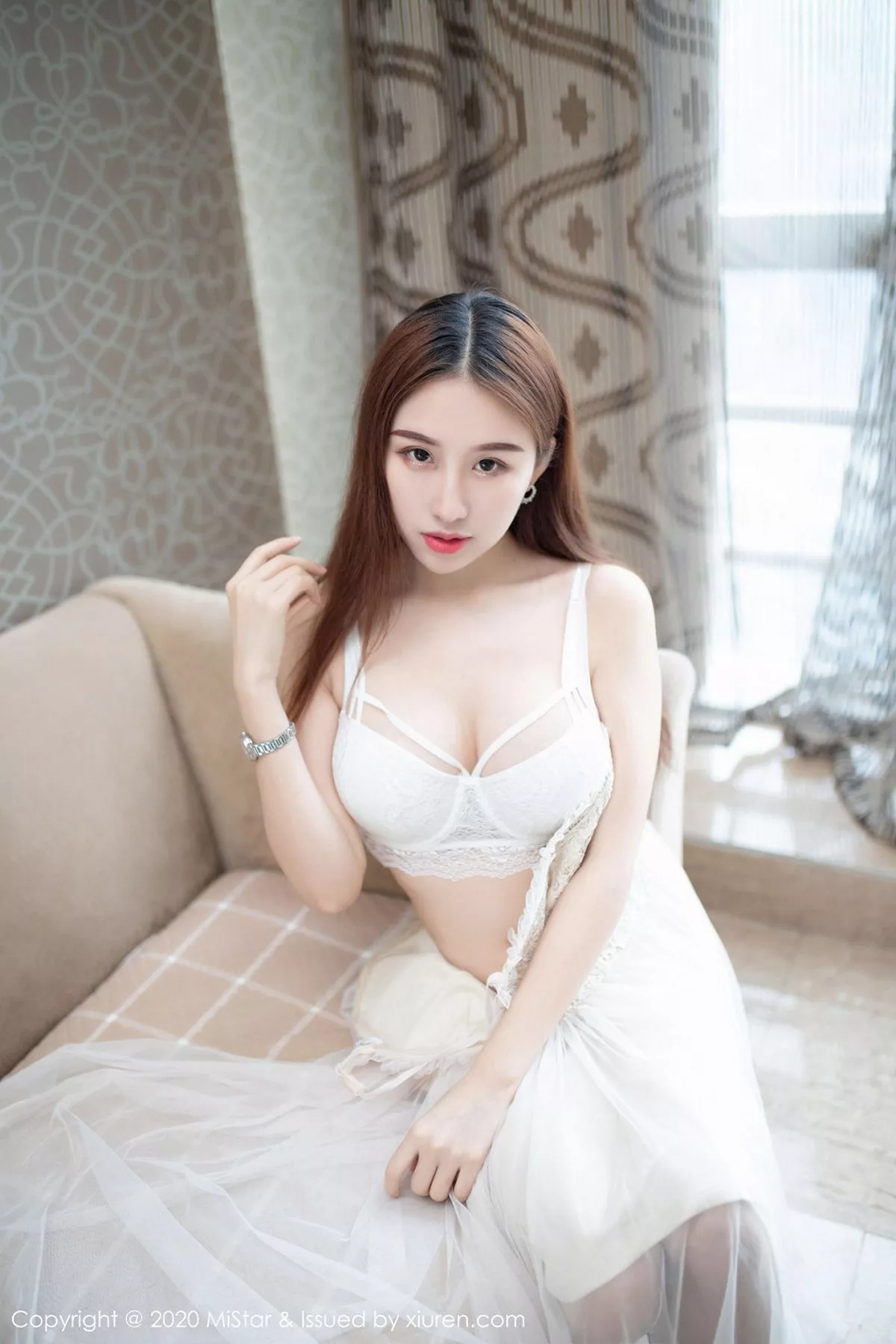 秀人集.com_[MiStar魅妍社]Vol.323_嫩模月音瞳私房白色薄纱吊裙半脱内衣露火辣身材诱惑写真40P