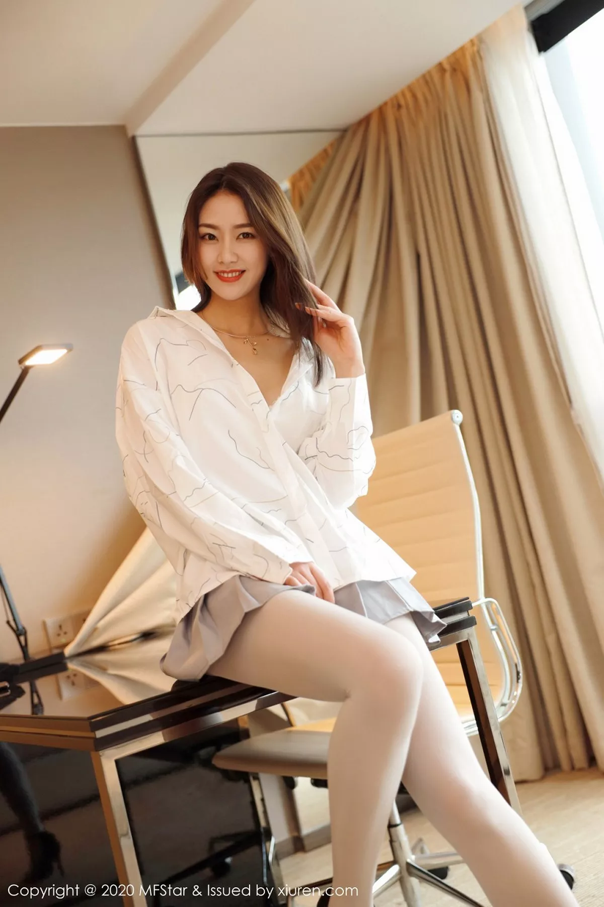 秀人集.com_[MFStar模范学院]Vol.303_嫩模方子萱私房经典衬衫短裙丝袜JK服饰撩人诱惑写真49P