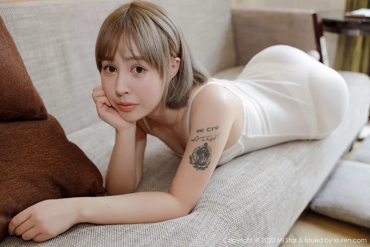 秀人集.com_[MFStar模范学院]Vol.304_嫩模夏天Sienna三亚旅拍性感半透内衣配蕾丝袜完美诱惑写真50P