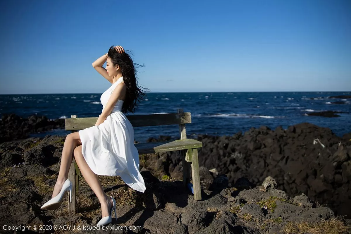 秀人集.com_[XiaoYu画语界]Vol.286_女神杨晨晨sugar济州岛旅拍私房银色吊裙半脱露豪乳诱惑写真83P