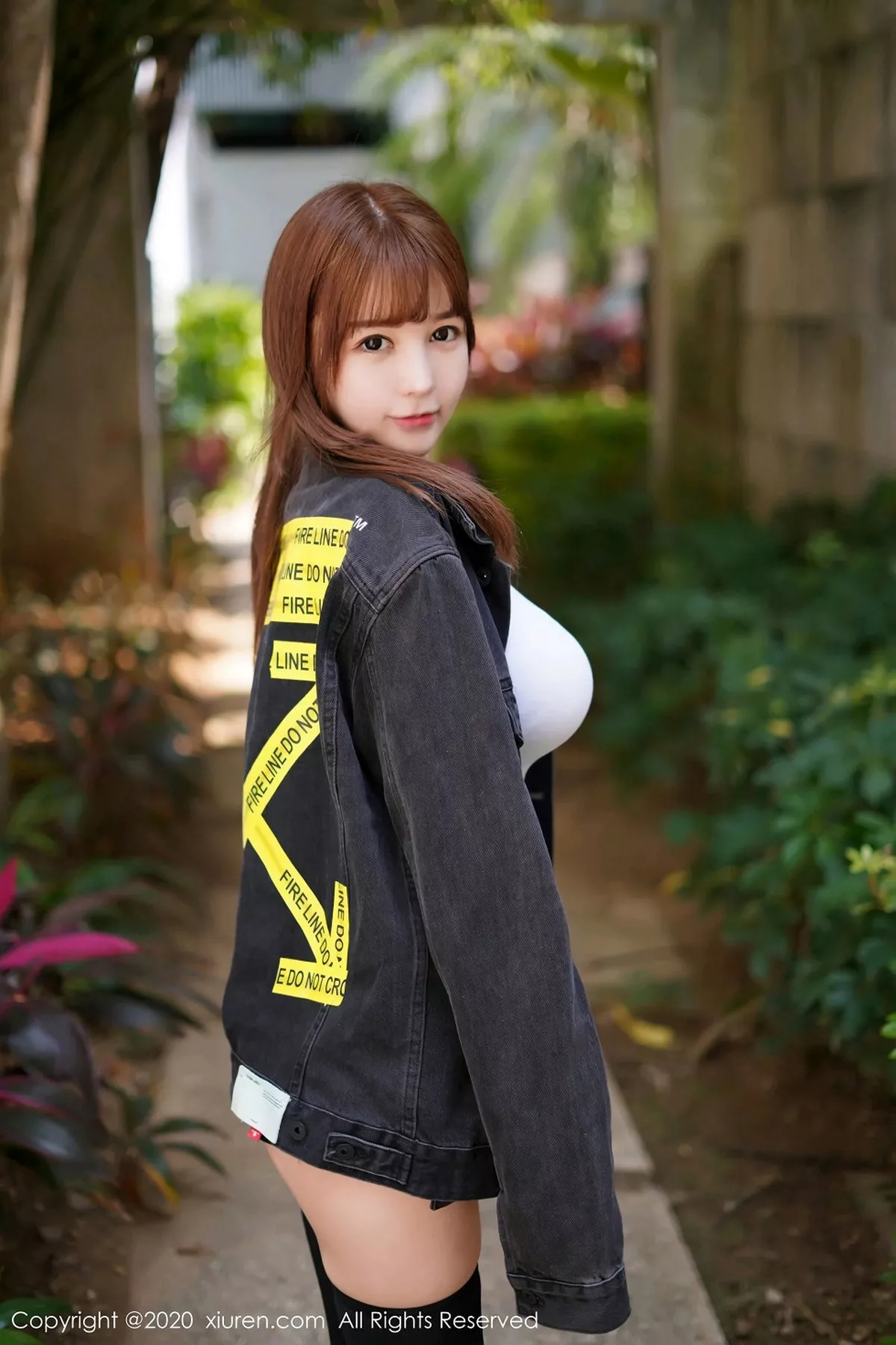 秀人集.com_[XiuRen秀人网]No.2147_嫩模UU酱户外脱黑色外套露魔鬼身材童颜巨乳完美诱惑写真83P