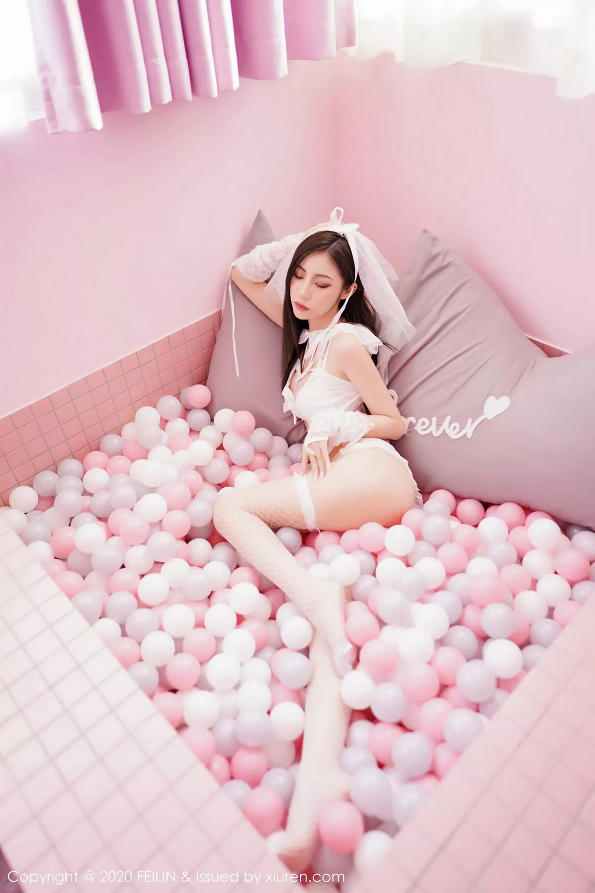 秀人集.com_[FeiLin嗲囡囡]VOL.231_嫩模贾诗晗私房内衣吊带白丝网袜+黑色猫耳内衣完美诱惑写真90P