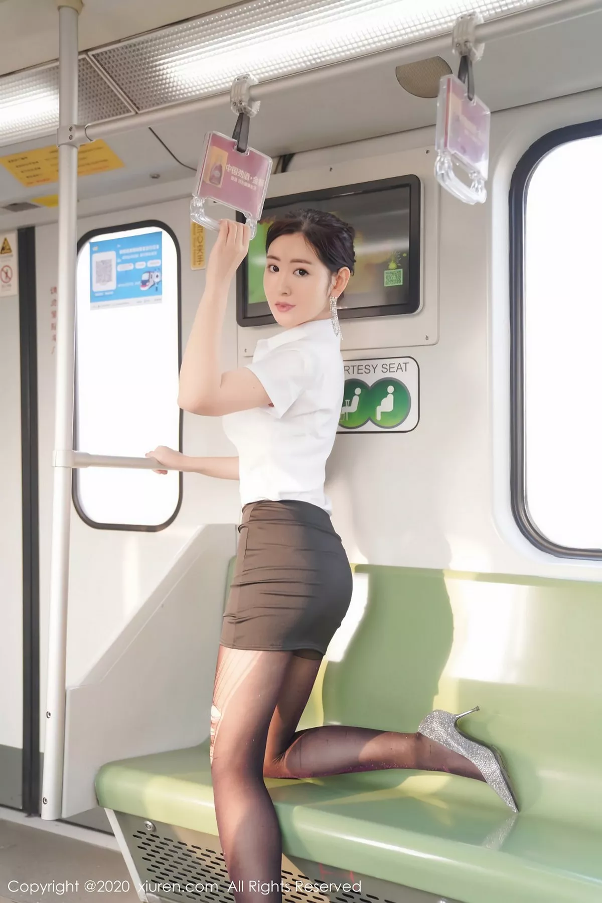 秀人集.com_[XiuRen秀人网]No.2202_嫩模沈梦瑶地铁场景主题性感秘书制服黑短裙下黑丝美腿诱惑写真140P