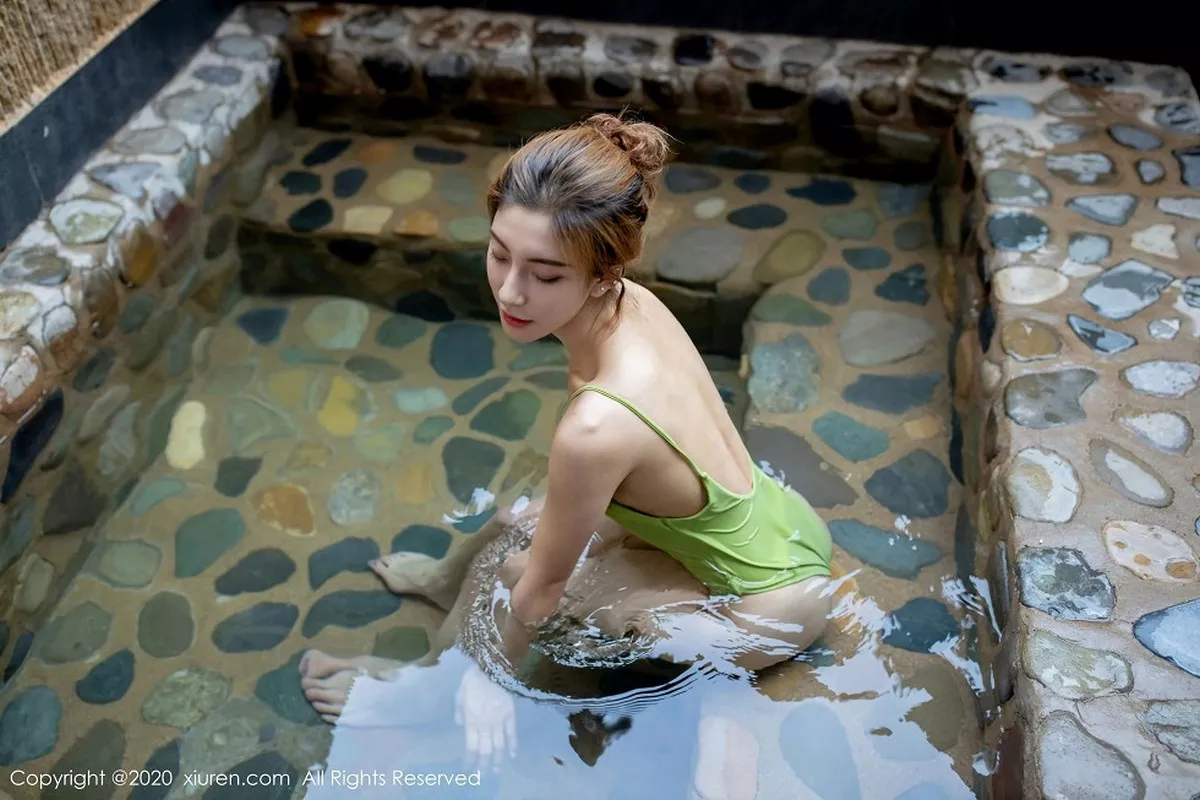 秀人集.com_[XiuRen秀人网]No.2207_嫩模林文文yooki室外温泉里性感连体比基尼秀完美身材写真56P