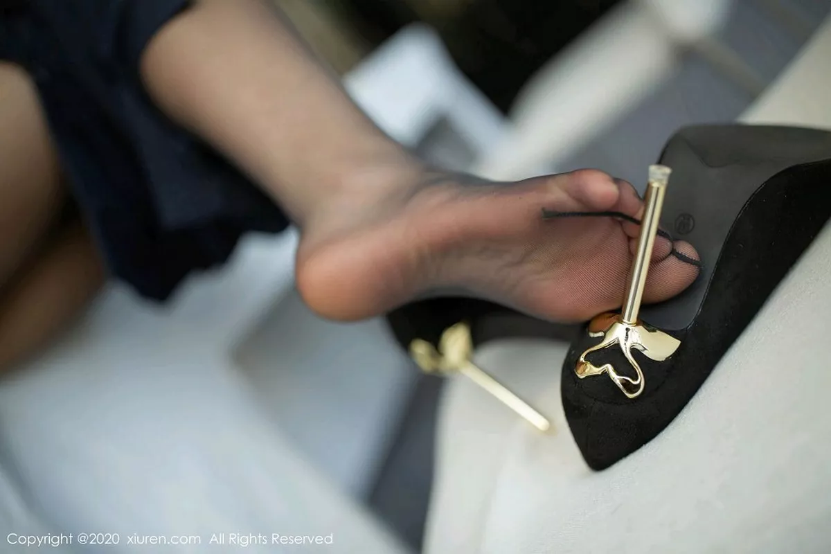 秀人集.com_[XiuRen秀人网]No.2213_嫩模陈小喵职场上位主题红色内衣配开档黑丝半脱撩人诱惑写真78P