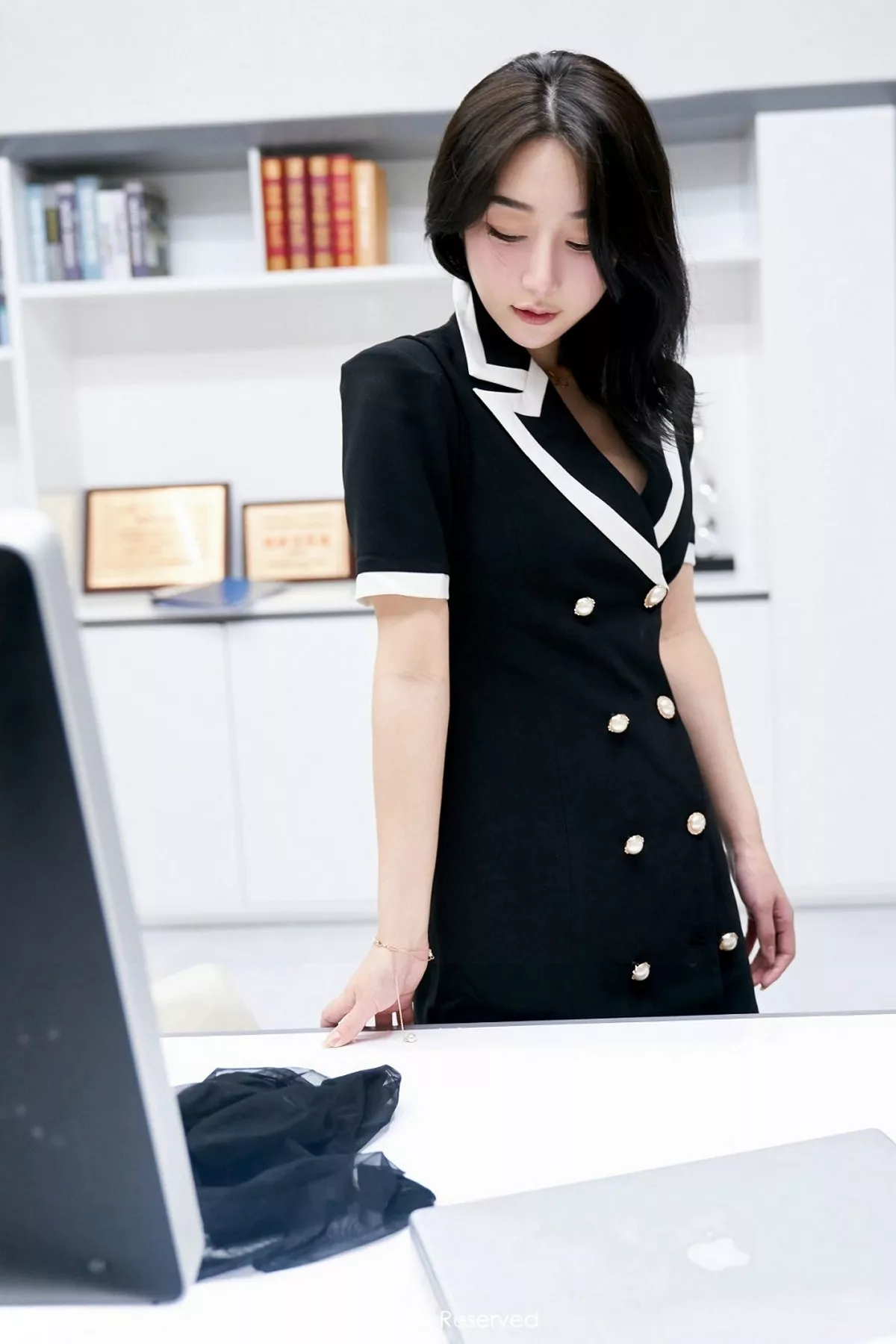 秀人集.com_[XiuRen秀人网]No.2216_嫩模九月生心愿旅拍职场秘书主题性感内衣配黑丝裤袜诱惑写真69P