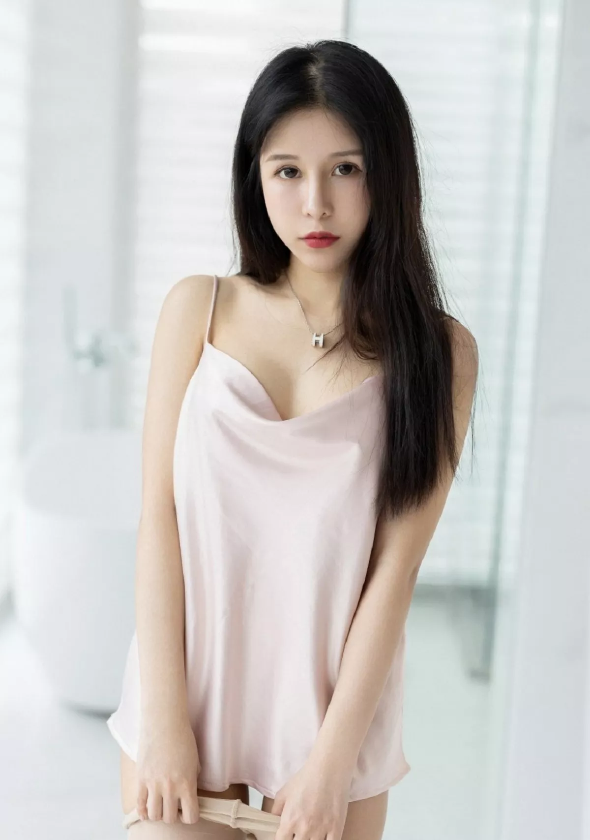 秀人集.com_[YouMi尤蜜荟]Vol.465_嫩模奥莉私房粉色吊带睡衣配无内肉丝裤袜秀翘臀诱惑写真86P