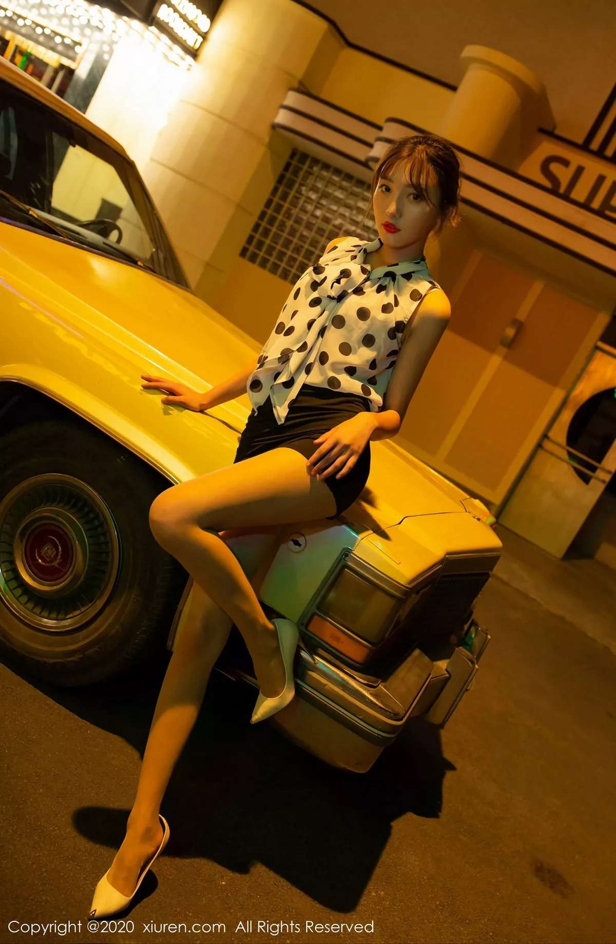 秀人集.com_[XiuRen秀人网]No.2222_嫩模陆萱萱出租车司机主题车内半脱露曼妙身材撩人诱惑写真76P