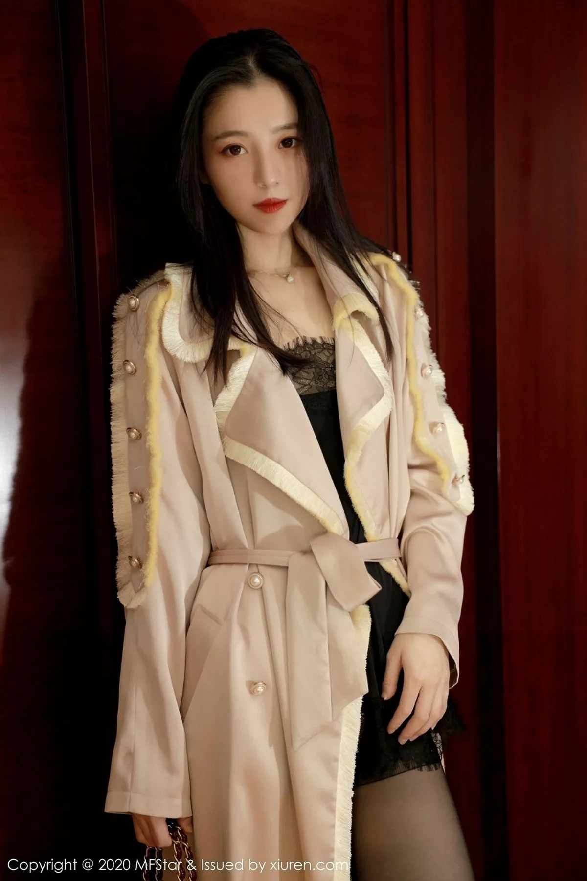 秀人集.com_[MFStar模范学院]Vol.325_嫩模言沫私房黑色缕空情趣内衣配开档黑丝极致魅惑写真61P