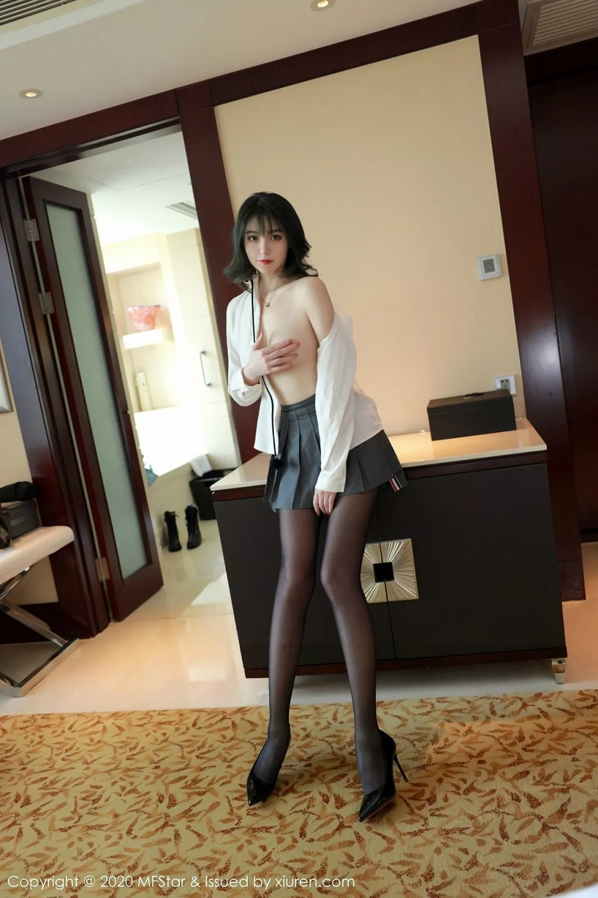 秀人集.com_[MFStar模范学院]Vol.312_嫩模yoo优优私房JK服饰半脱真空露白嫩美乳撩人诱惑写真49P