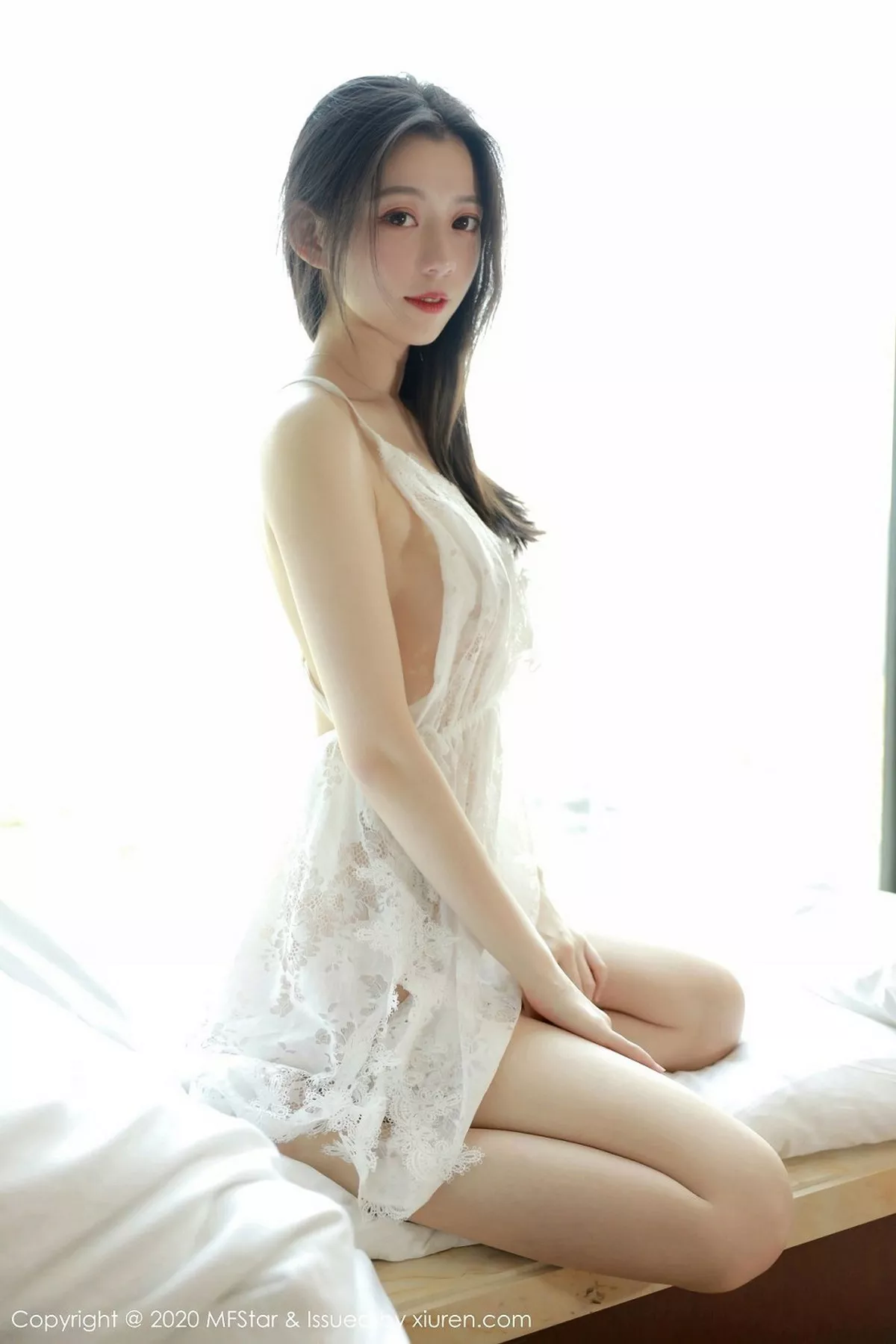 秀人集.com_[MFStar模范学院]Vol.315_嫩模言沫私房白色缕空睡衣配无内肉丝裤袜撩人诱惑写真40P