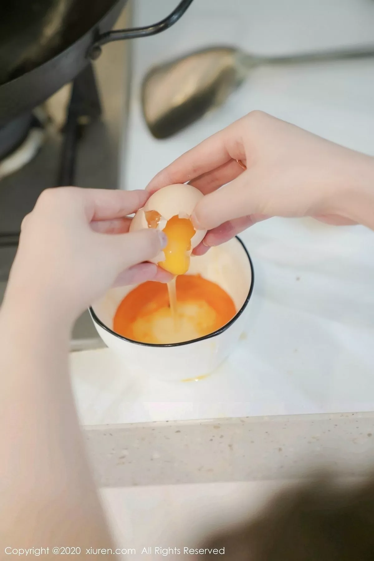 秀人集.com_[XiuRen秀人网]No.2186_女神糯美子Mini三亚旅拍性感厨娘主题粉色薄纱真空秀豪乳诱惑写真100P