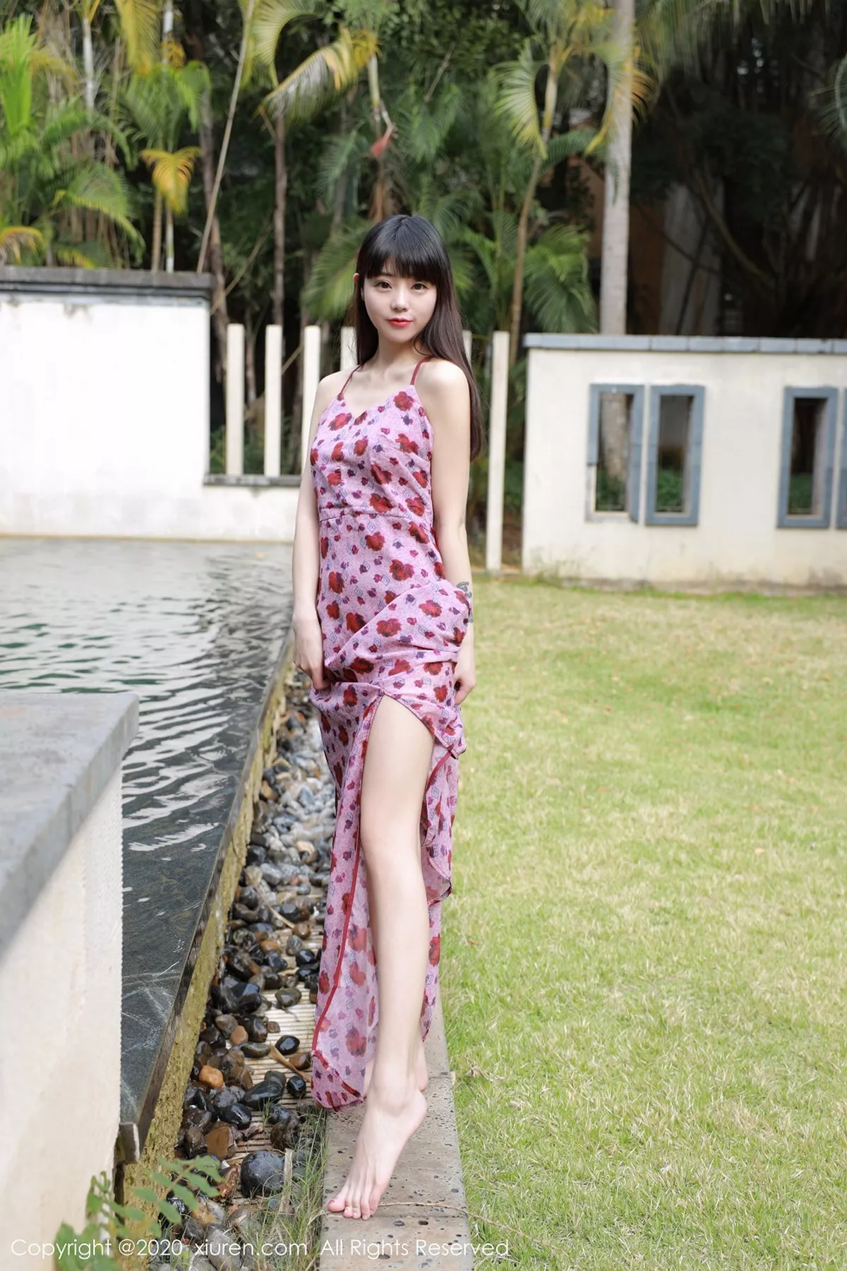 秀人集.com_[XiuRen秀人网]No.2156_嫩模小水blue户外性感花色小碎裙秀白嫩美胸迷人美腿写真59P