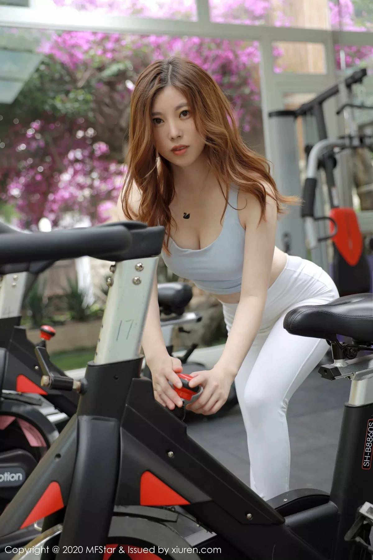 秀人集.com_[MFStar模范学院]Vol.335_嫩模白茹雪Abby大理旅拍健身房运动内衣+私房黑丝诱惑写真49P