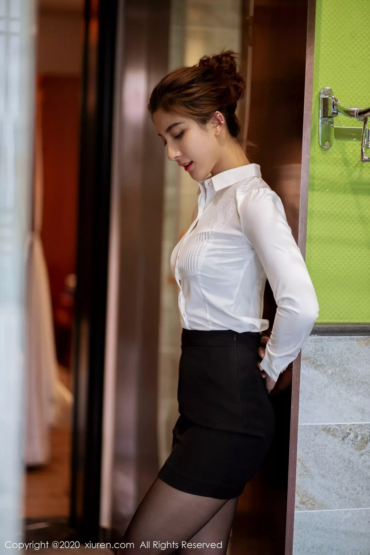 秀人集.com_[XiuRen秀人网]No.2276_嫩模林文文yooki职场秘书主题私房脱黑丝裤袜秀完美身材写真66P