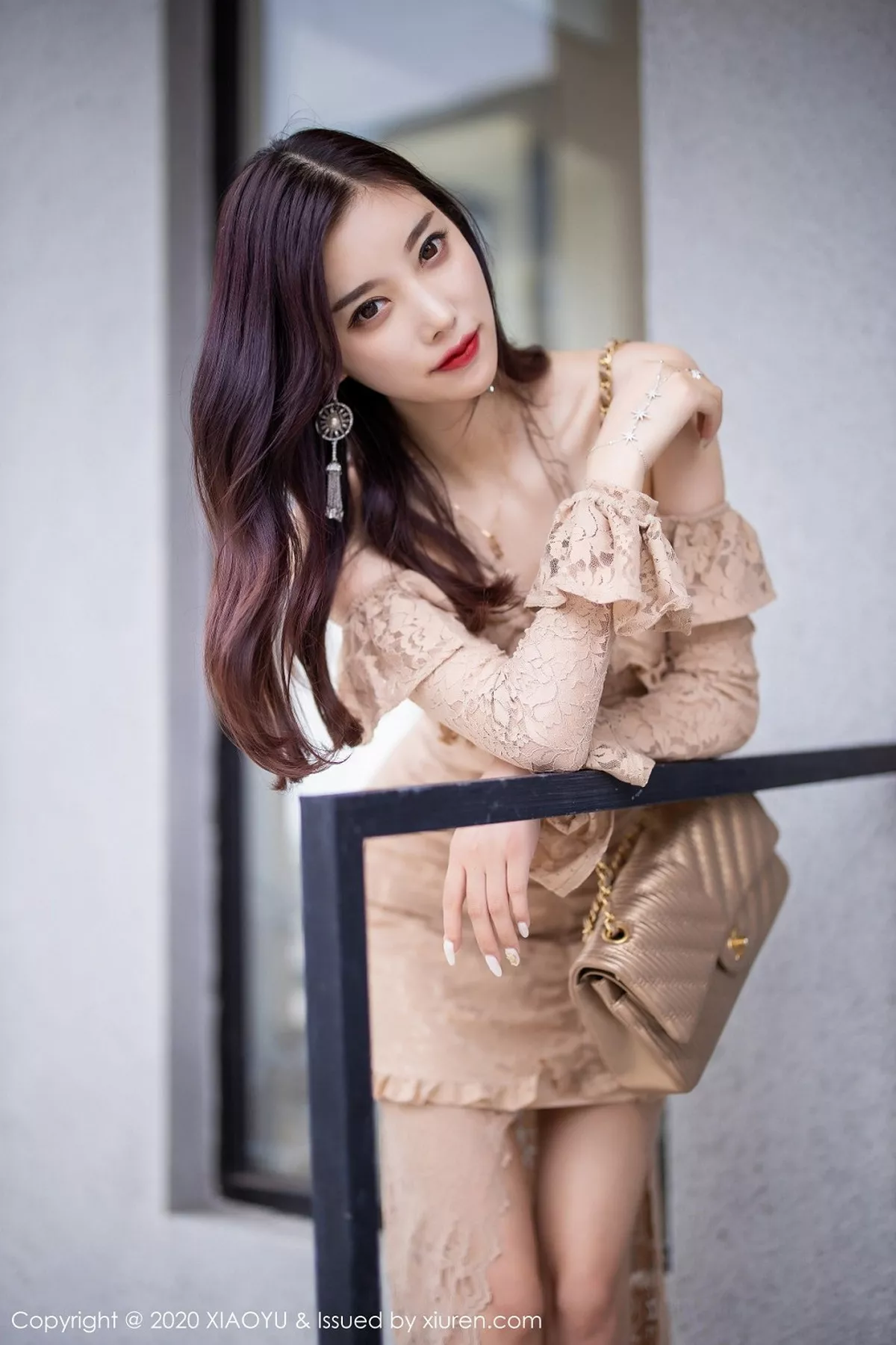 秀人集.com_[XiaoYu画语界]Vol.317_女神杨晨晨sugar时尚街拍主题连身裙秀完美身材性感写真85P