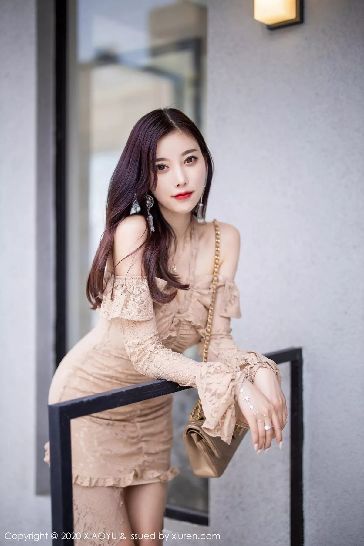 秀人集.com_[XiaoYu画语界]Vol.317_女神杨晨晨sugar时尚街拍主题连身裙秀完美身材性感写真85P