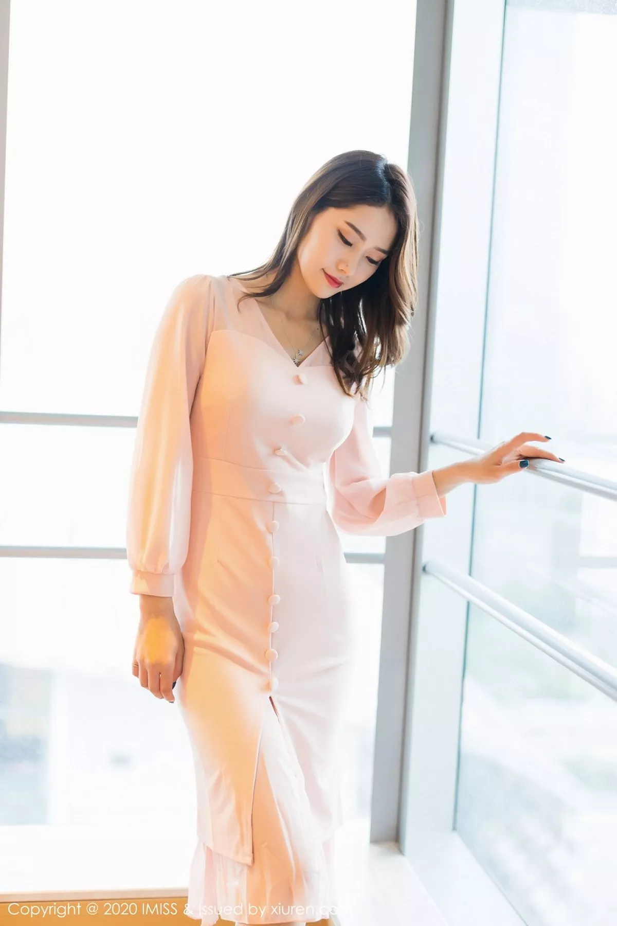 秀人集.com_[IMISS爱蜜社]Vol.476_嫩模方子萱私房粉色睡裙全脱露性感红色内衣迷人诱惑写真47P