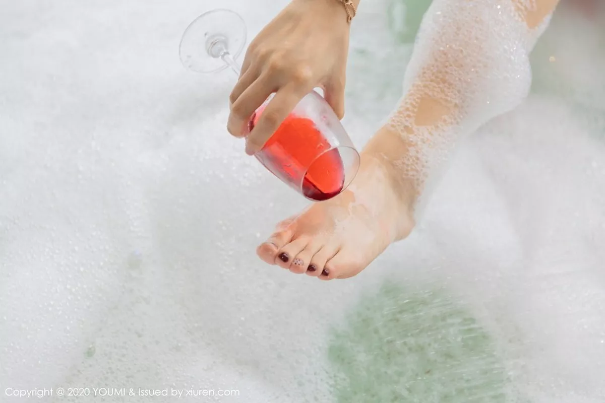 秀人集.com_[YouMi尤蜜荟]Vol.478_女神Angela小热巴大理旅拍浴室薄纱内衣湿身撩人诱惑写真79P