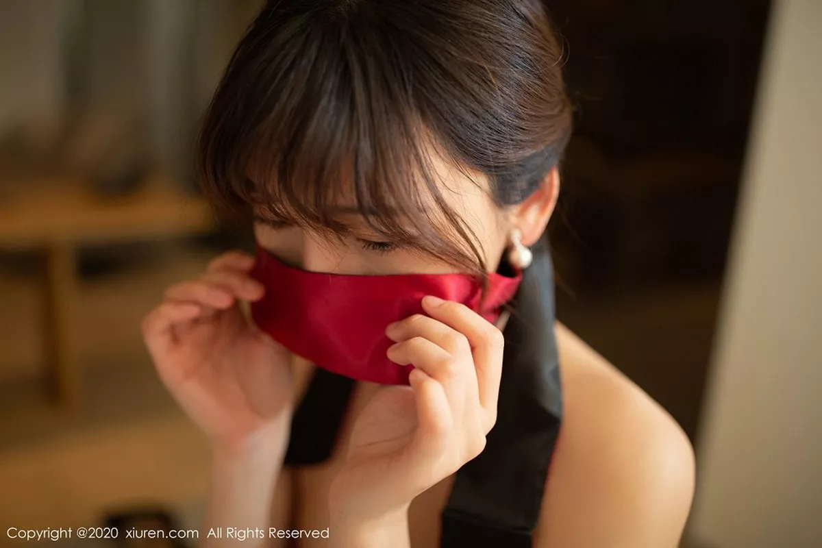 秀人集.com_[XiuRen秀人网]No.2289_女神陆萱萱乌镇+太湖旅拍私房古韵旗袍配吊带黑丝撩人诱惑写真80P