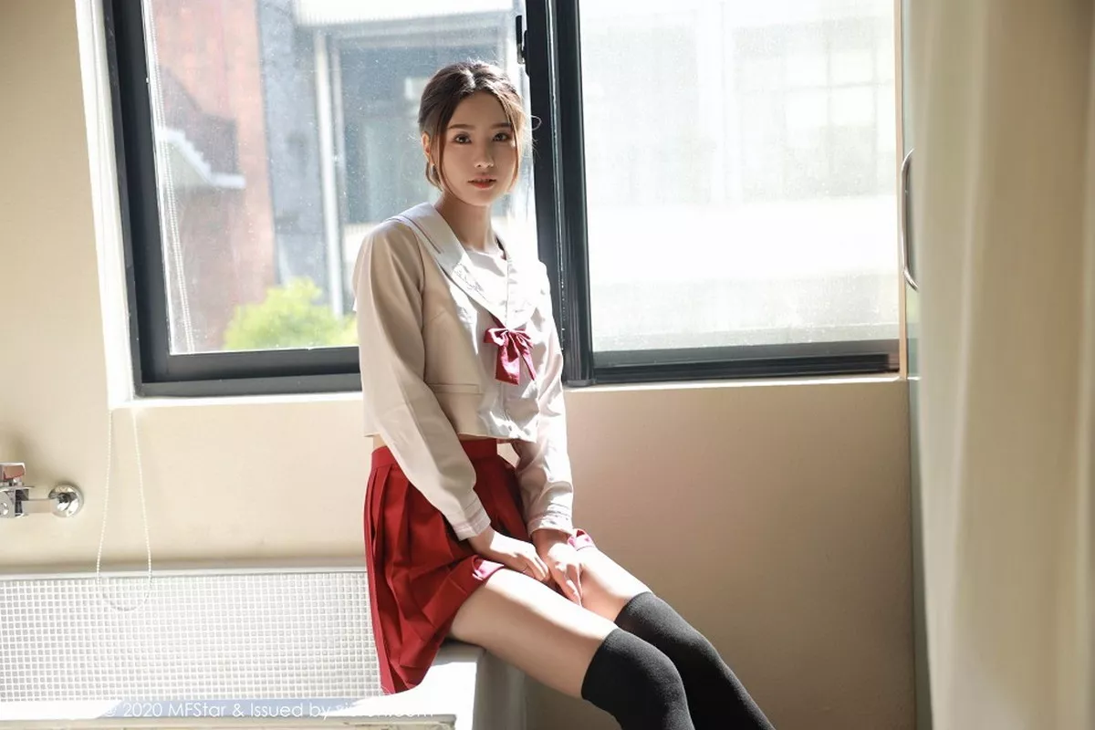 秀人集.com_[MFStar模范学院]Vol.340_嫩模方子萱私房经典JK制服主题红短裙配黑丝袜性感写真61P