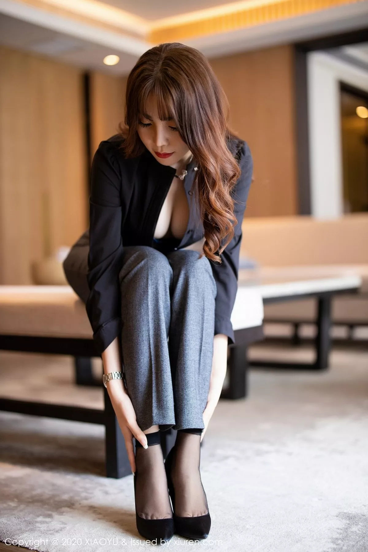 秀人集.com_[XiaoYu画语界]Vol.319_女神芝芝Booty阳朔旅拍职场制服主题露吊带黑丝袜撩人诱惑写真96P