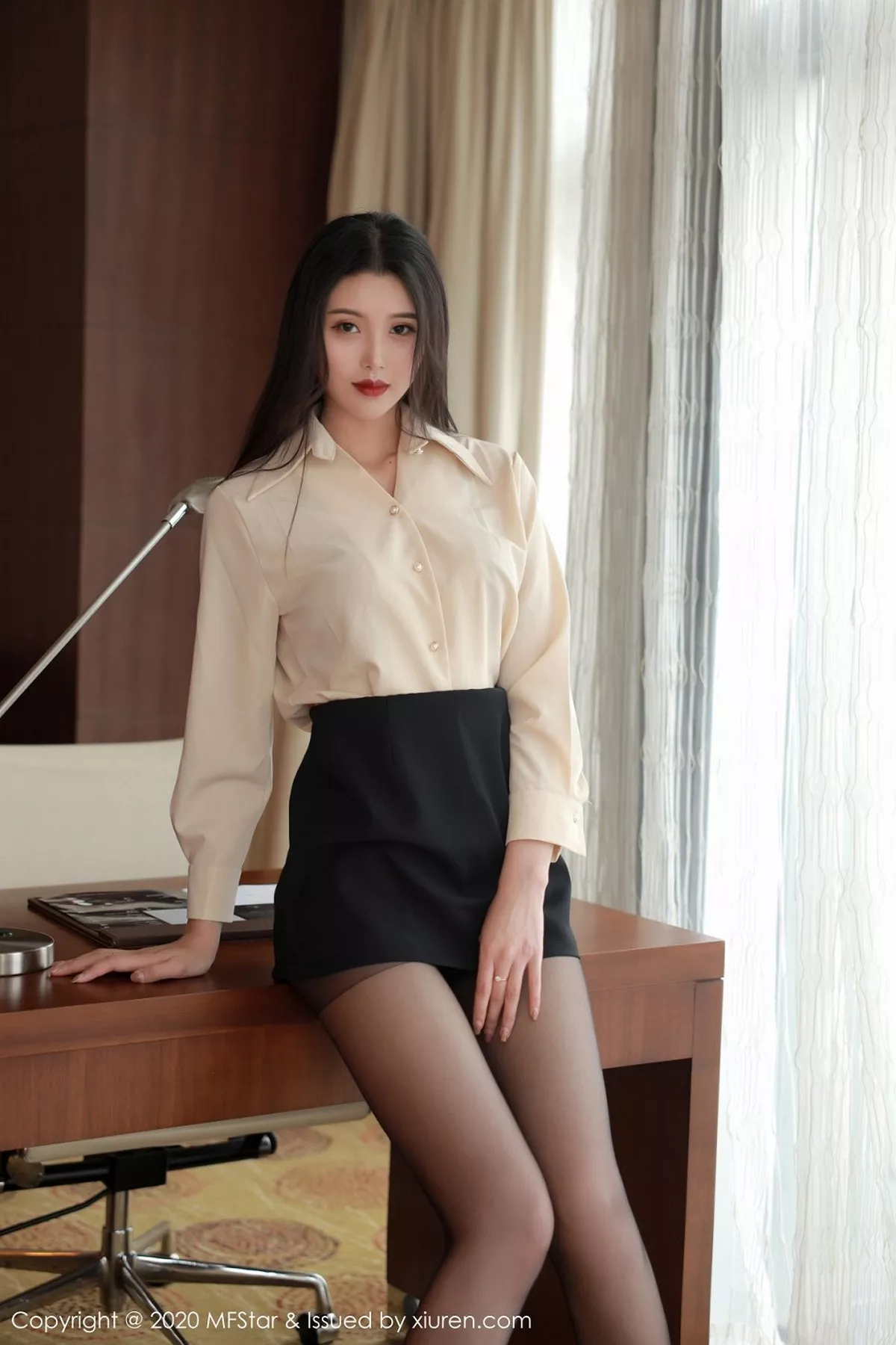 秀人集.com_[MFStar模范学院]Vol.341_嫩模陈一涵居家白衬衣配黑短裙无内黑丝裤袜撩人诱惑写真40P