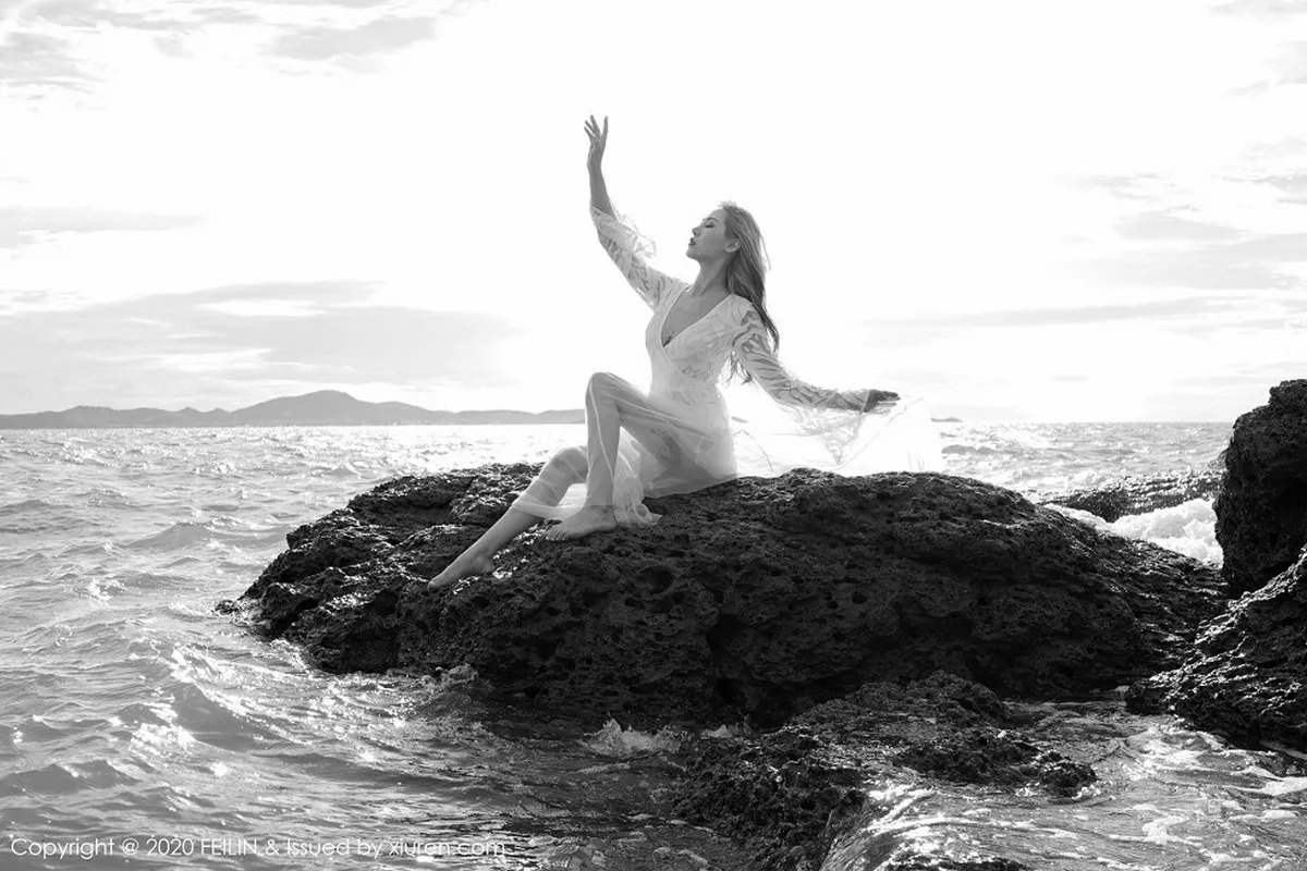 秀人集.com_[FeiLin嗲囡囡]VOL.236_嫩模晗大大Via私房黑色内衣+户外比基尼秀苗条身材性感写真106P