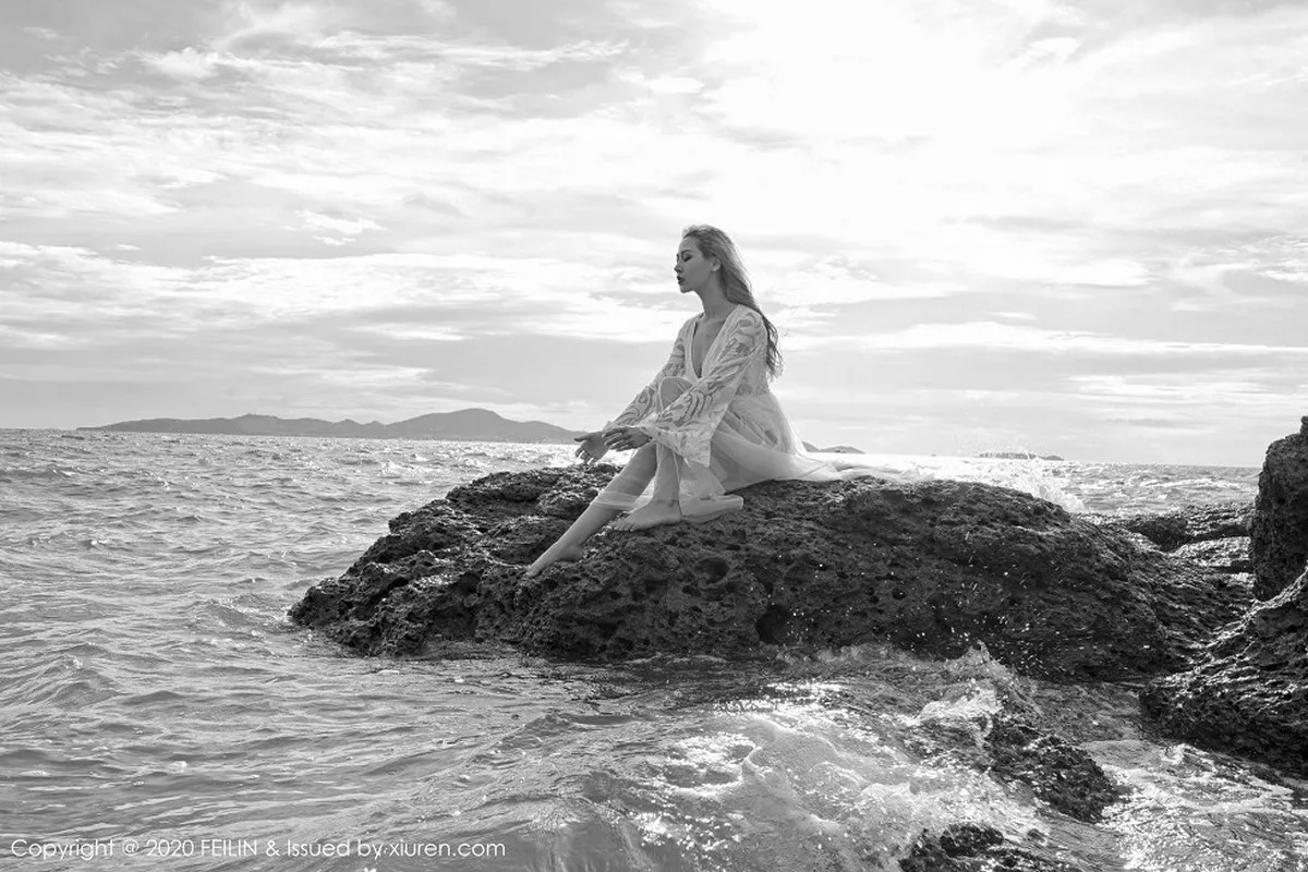 秀人集.com_[FeiLin嗲囡囡]VOL.236_嫩模晗大大Via私房黑色内衣+户外比基尼秀苗条身材性感写真106P