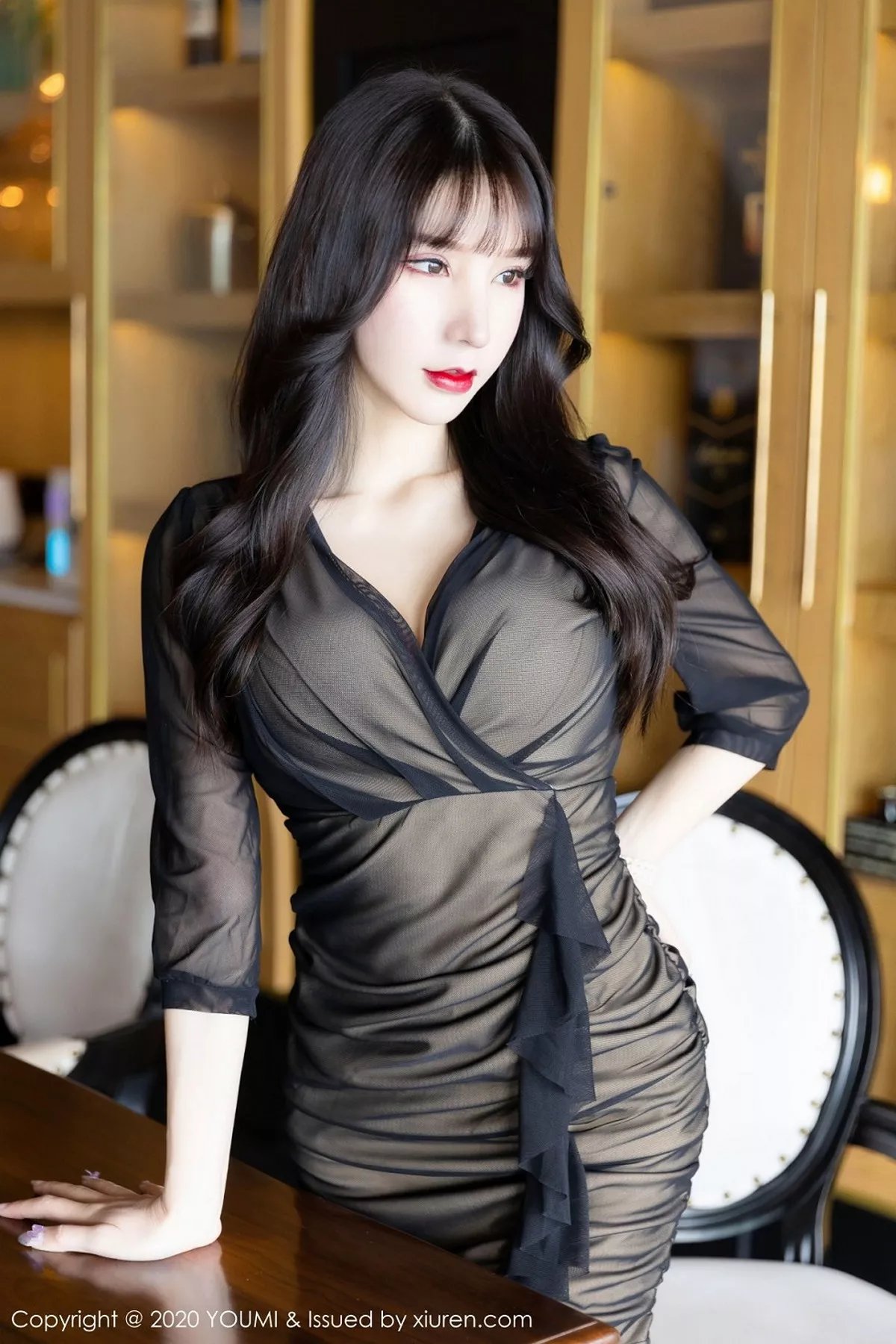 秀人集.com_[YouMi尤蜜荟]Vol.482_女神周于希Sandy云南旅拍典雅礼裙半脱秀开档黑丝裤袜诱惑写真61P