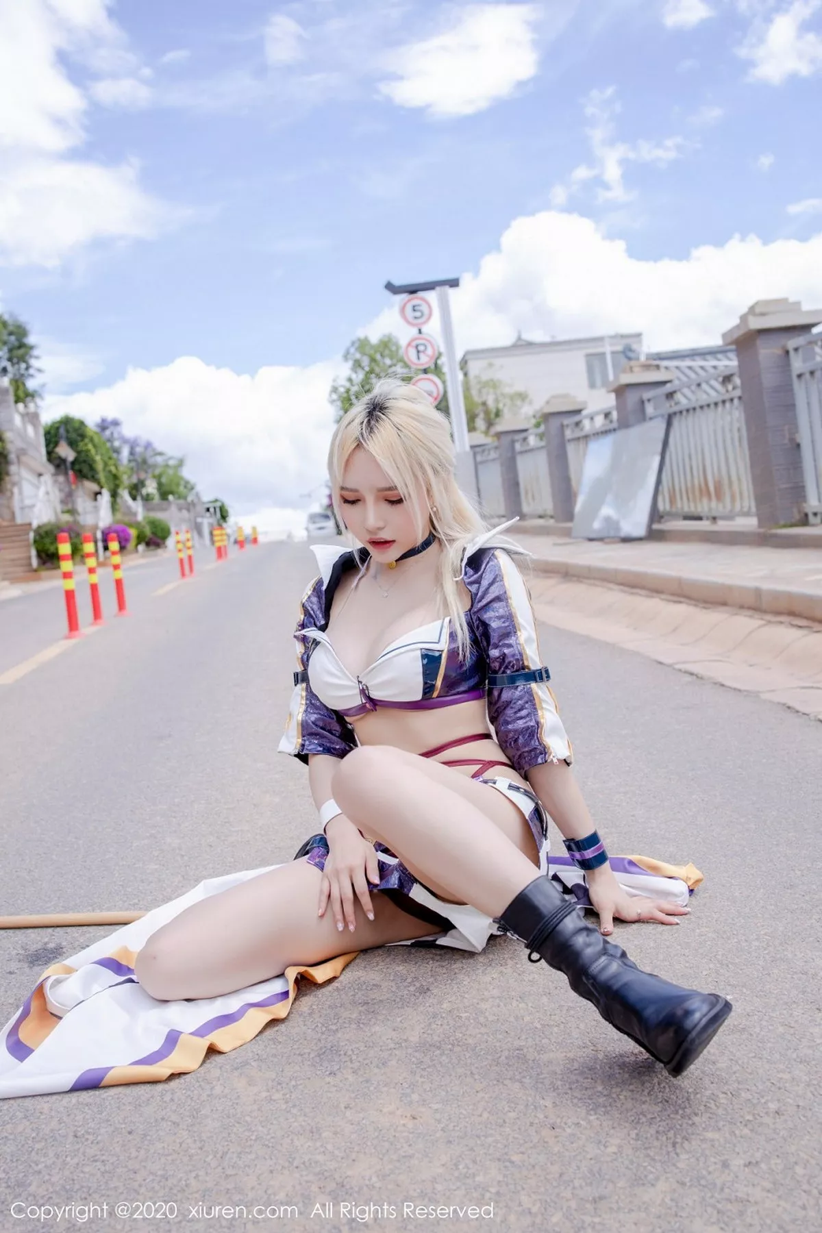 秀人集.com_[XiuRen秀人网]No.2308_嫩模淼淼小姐姐呀室外赛车女郎主题半脱制服露红色内衣诱惑写真36P