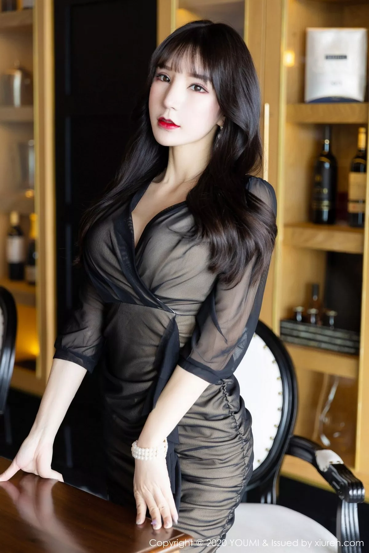 秀人集.com_[YouMi尤蜜荟]Vol.482_女神周于希Sandy云南旅拍典雅礼裙半脱秀开档黑丝裤袜诱惑写真61P