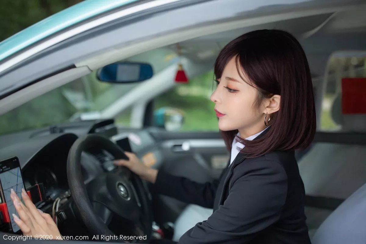 秀人集.com_[XiuRen秀人网]No.2322_嫩模陈小喵出租车司机主题车拍系列红色内衣配无内灰丝诱惑写真76P