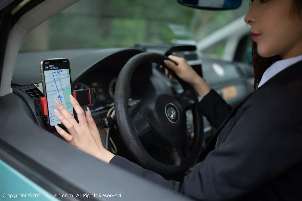 秀人集.com_[XiuRen秀人网]No.2322_嫩模陈小喵出租车司机主题车拍系列红色内衣配无内灰丝诱惑写真76P