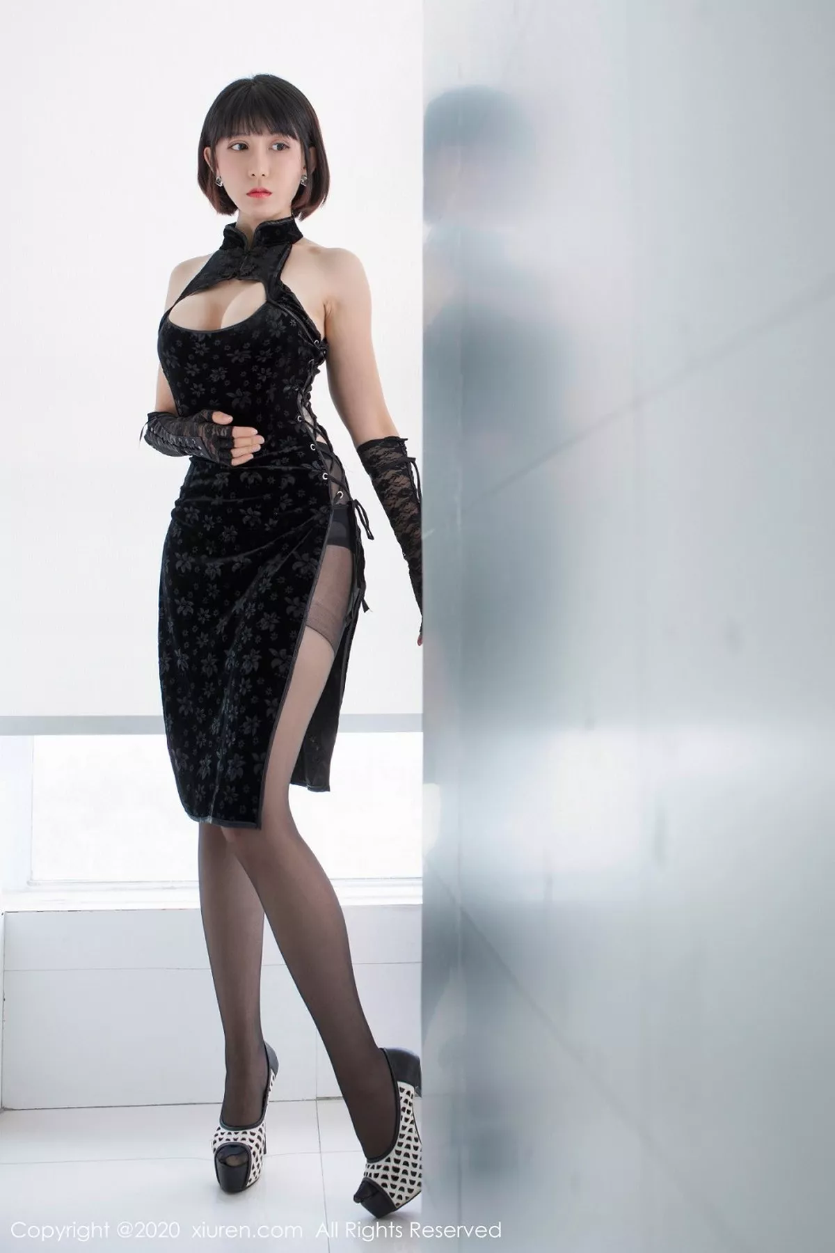 秀人集.com_[XiuRen秀人网]No.2318_大美妞安妮斯朵拉Ann黑丝裤袜+粉色低胸裙秀完美身材诱惑写真64P