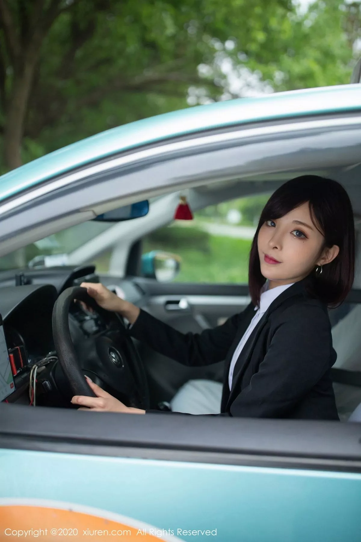 秀人集.com_[XiuRen秀人网]No.2322_嫩模陈小喵出租车司机主题车拍系列红色内衣配无内灰丝诱惑写真76P