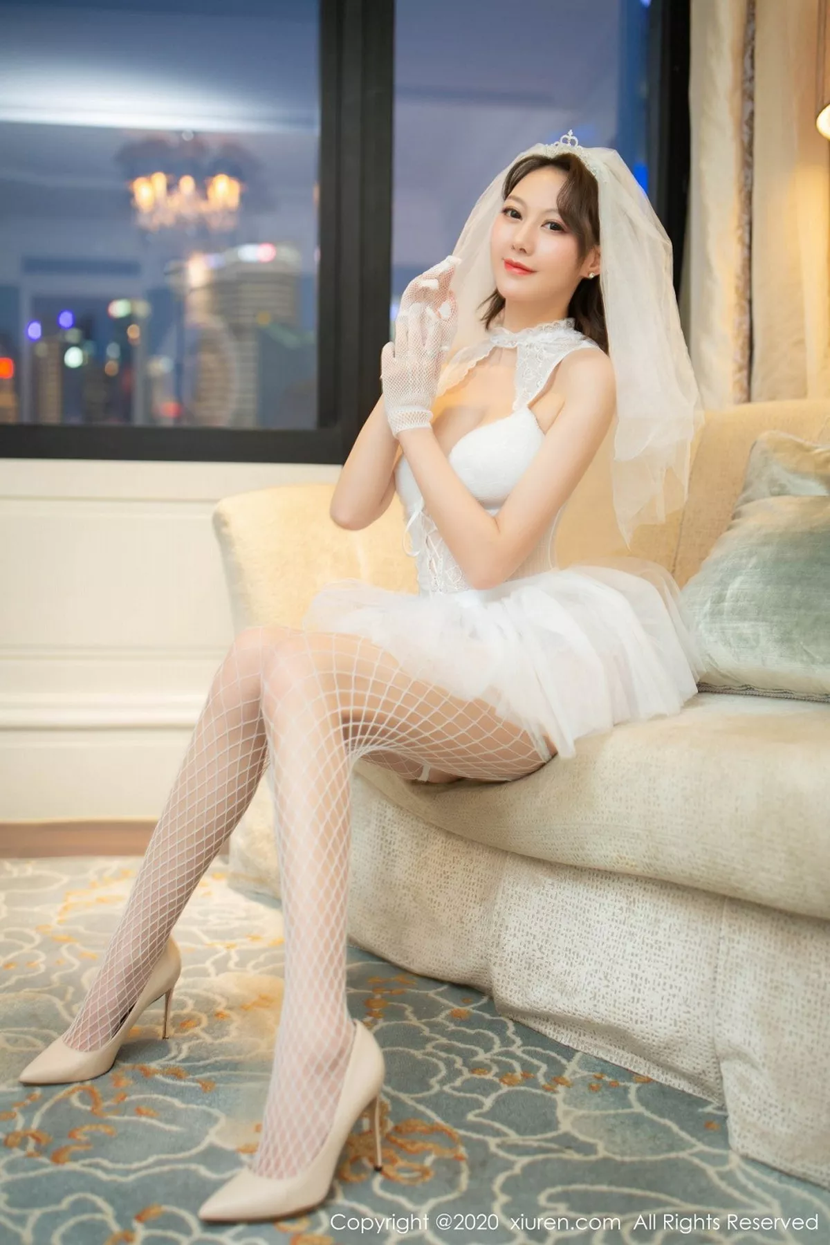 秀人集.com_[XiuRen秀人网]No.2328_气质女神艺轩唯美曼妙婚纱主题私房床上吊带白丝渔网诱惑写真76P