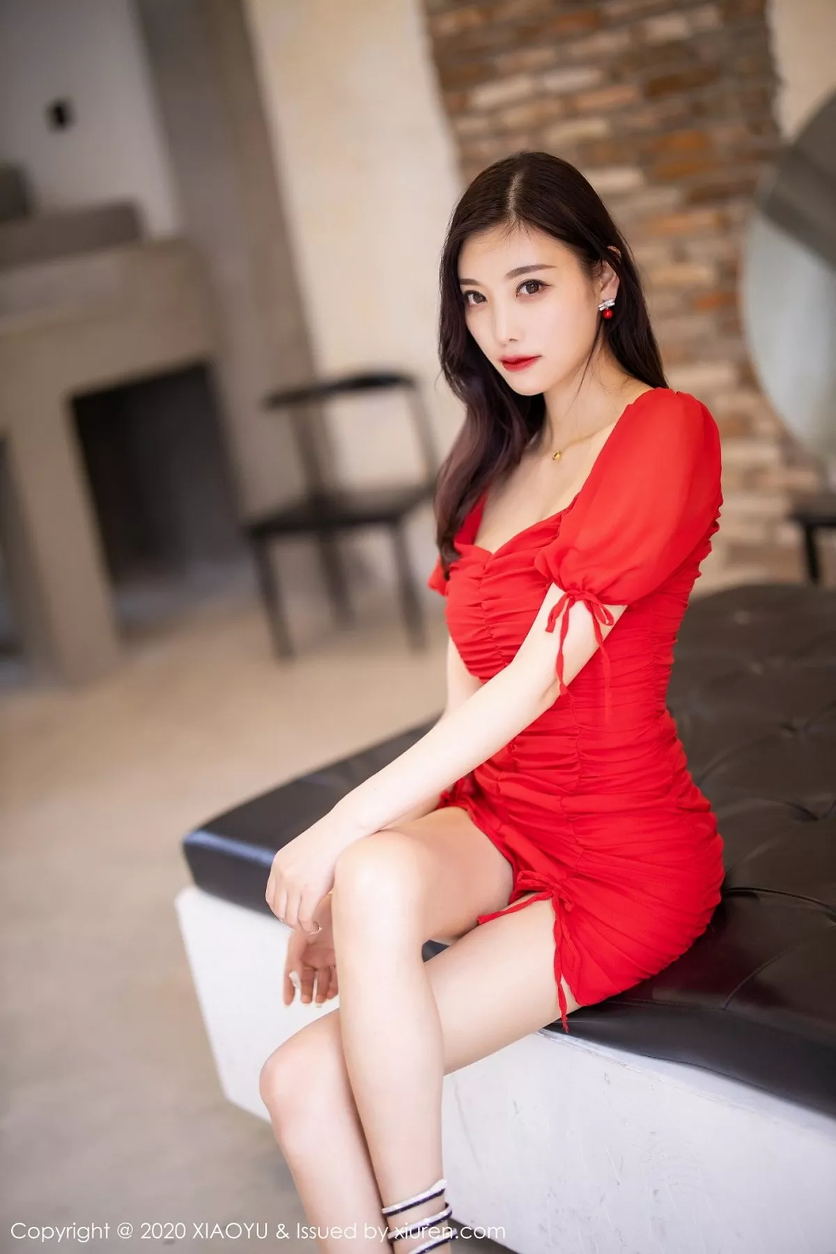 秀人集.com_[XiaoYu画语界]Vol.326_女神杨晨晨sugar街拍主题鲜艳红裙秀完美身材动人写真73P