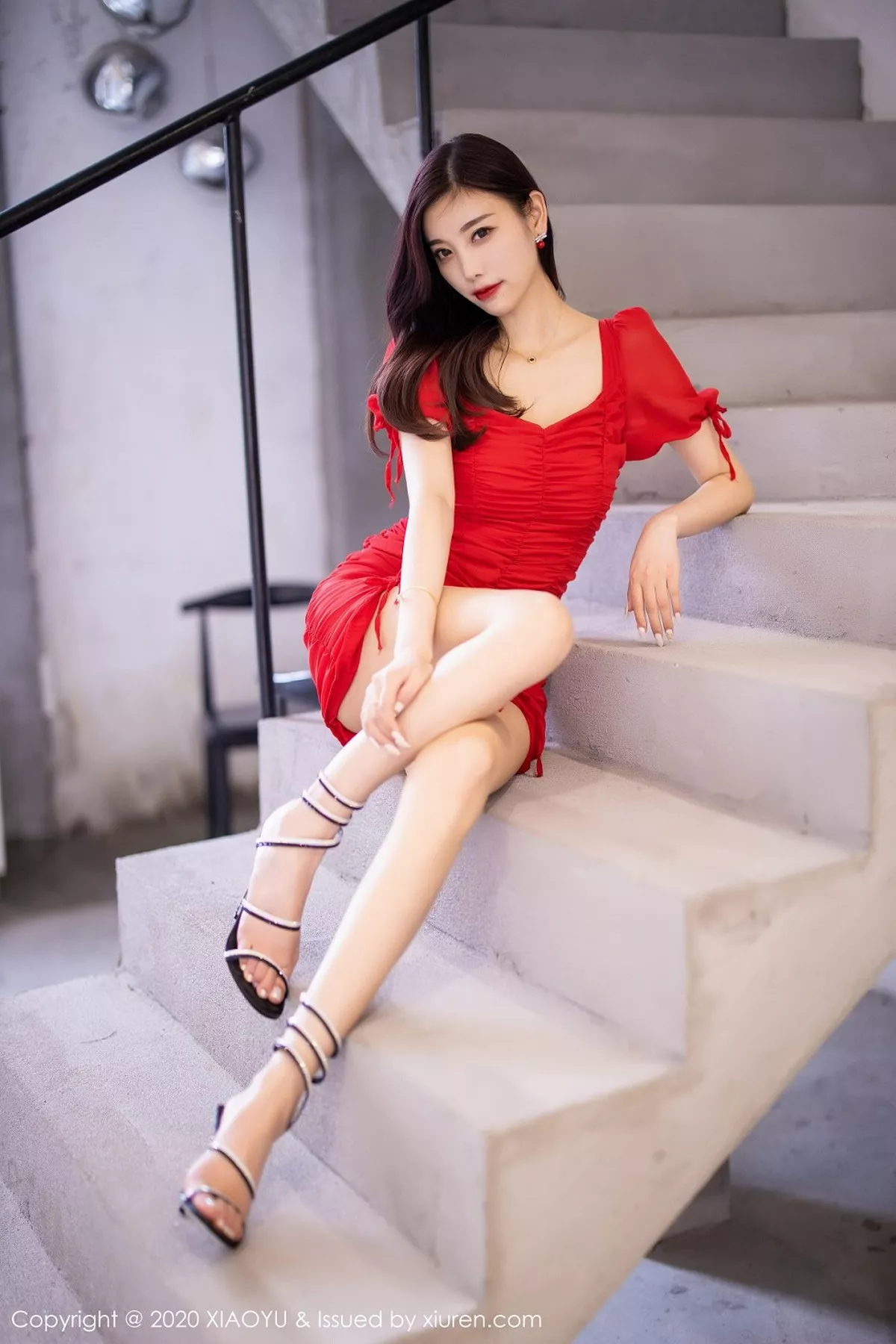 秀人集.com_[XiaoYu画语界]Vol.326_女神杨晨晨sugar街拍主题鲜艳红裙秀完美身材动人写真73P