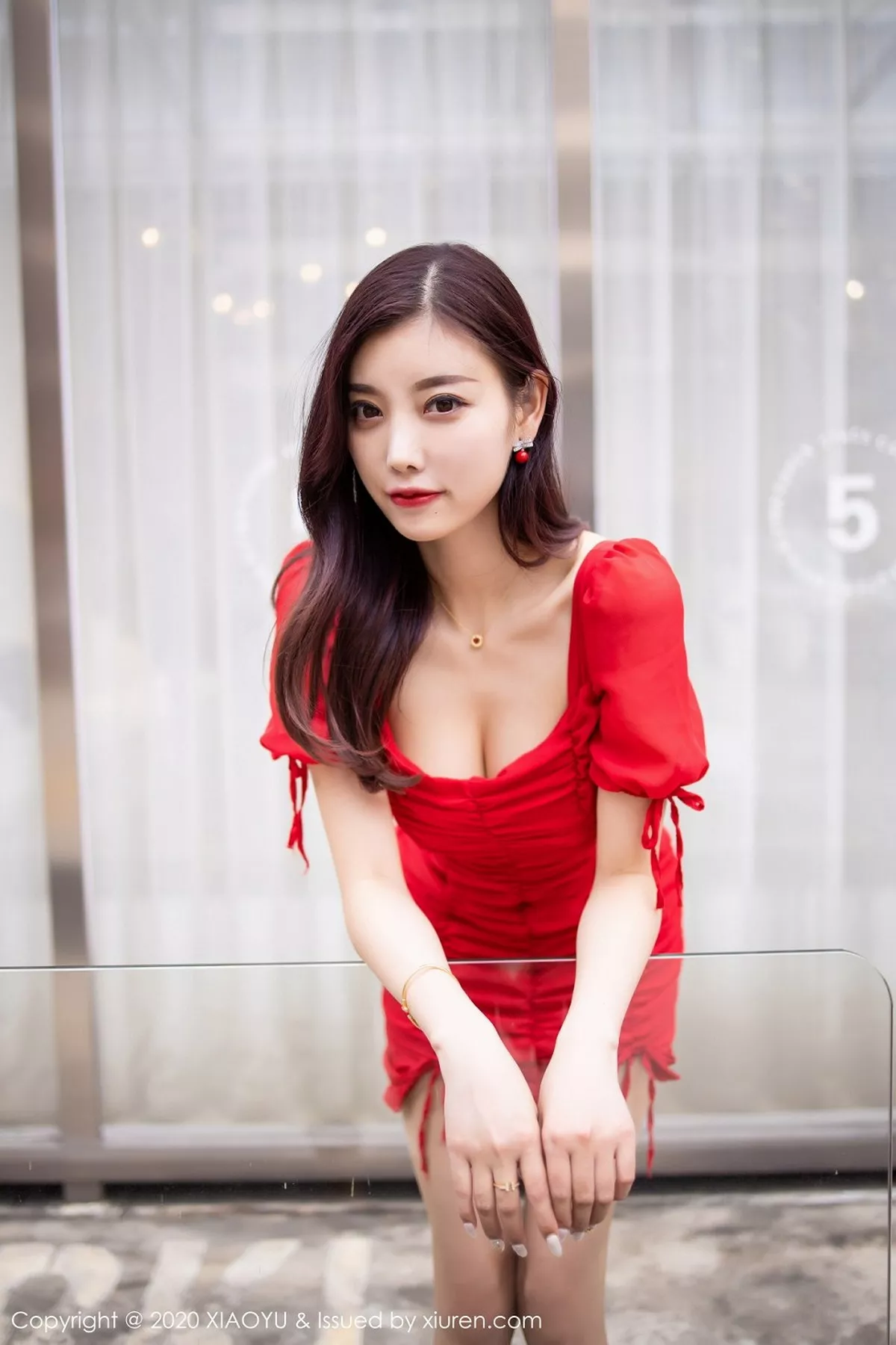 秀人集.com_[XiaoYu画语界]Vol.326_女神杨晨晨sugar街拍主题鲜艳红裙秀完美身材动人写真73P