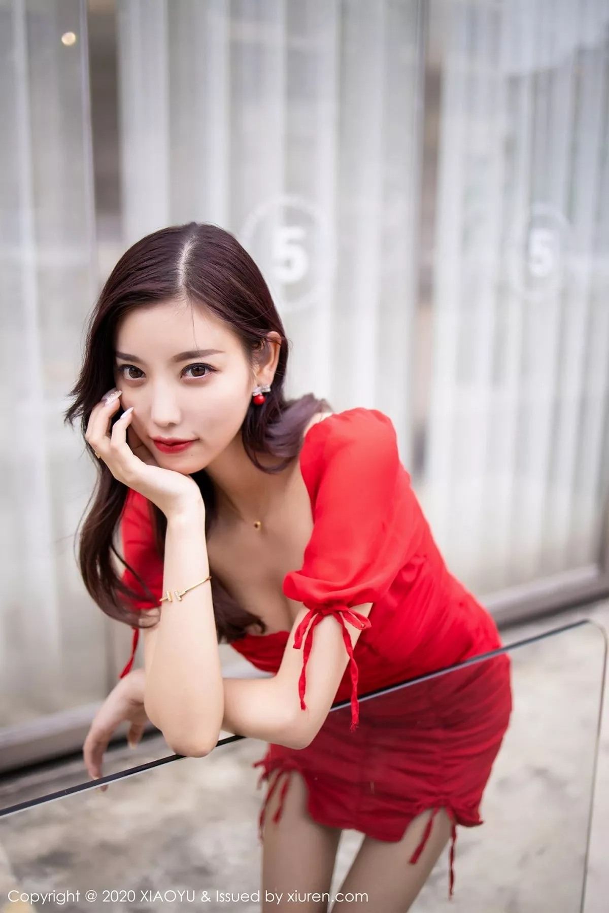 秀人集.com_[XiaoYu画语界]Vol.326_女神杨晨晨sugar街拍主题鲜艳红裙秀完美身材动人写真73P