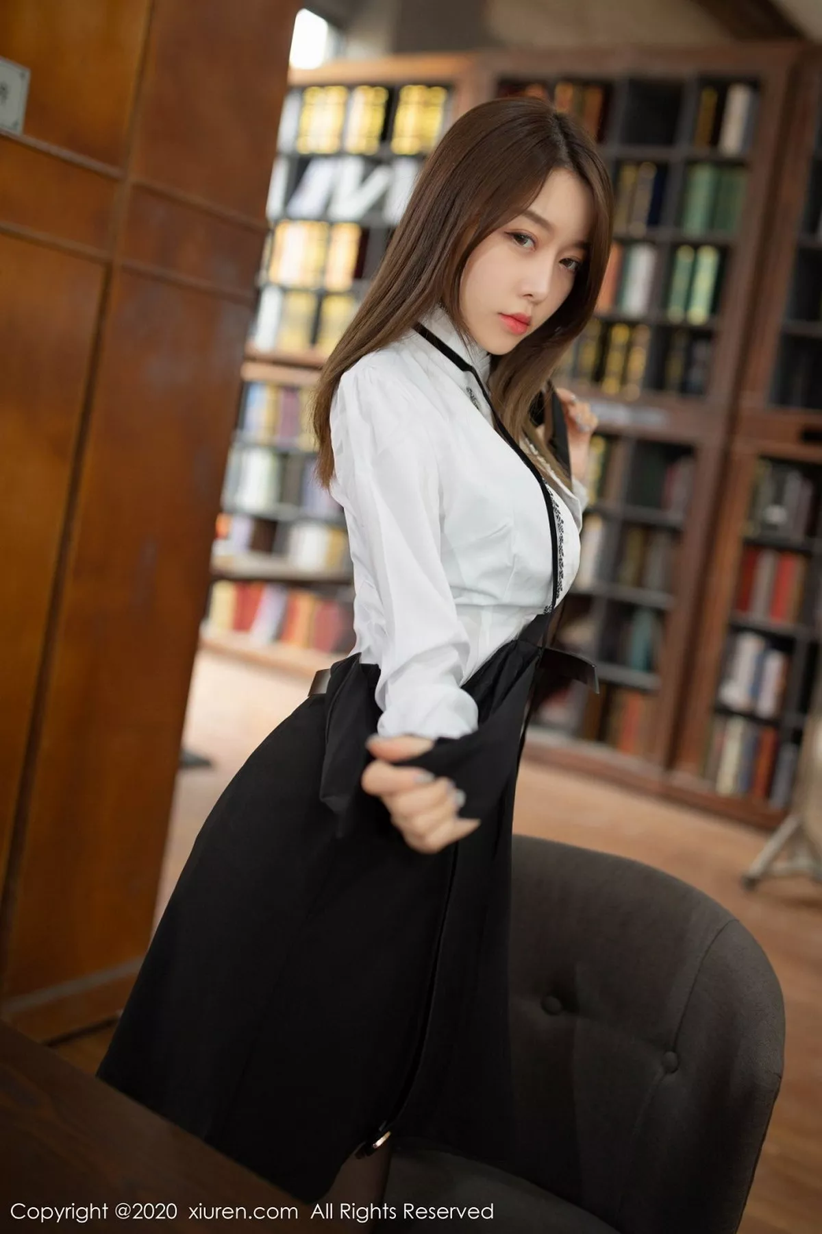 秀人集.com_[XiuRen秀人网]No.2338_嫩模夏诗雯Sally乌镇旅拍图书馆主题黑吊裙配黑丝裤袜诱惑写真68P