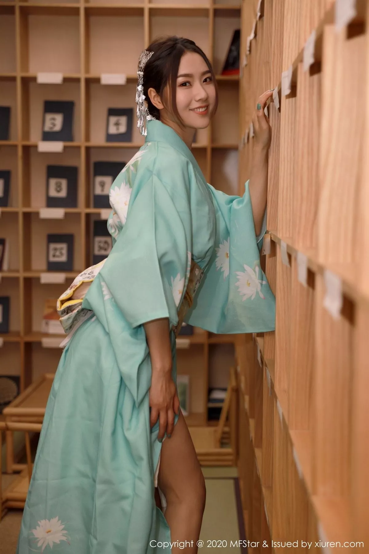 秀人集.com_[MFStar模范学院]Vol.332_嫩模方子萱私房床上日系和服半脱秀完美身材诱惑写真71P