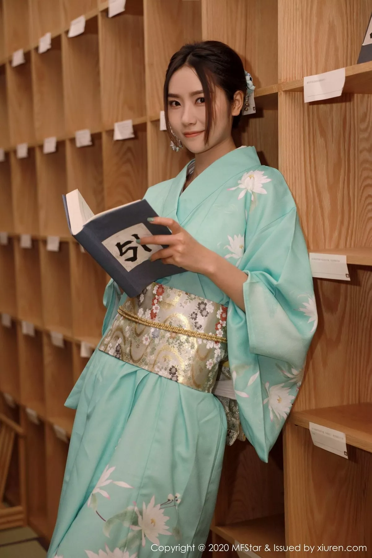 秀人集.com_[MFStar模范学院]Vol.332_嫩模方子萱私房床上日系和服半脱秀完美身材诱惑写真71P