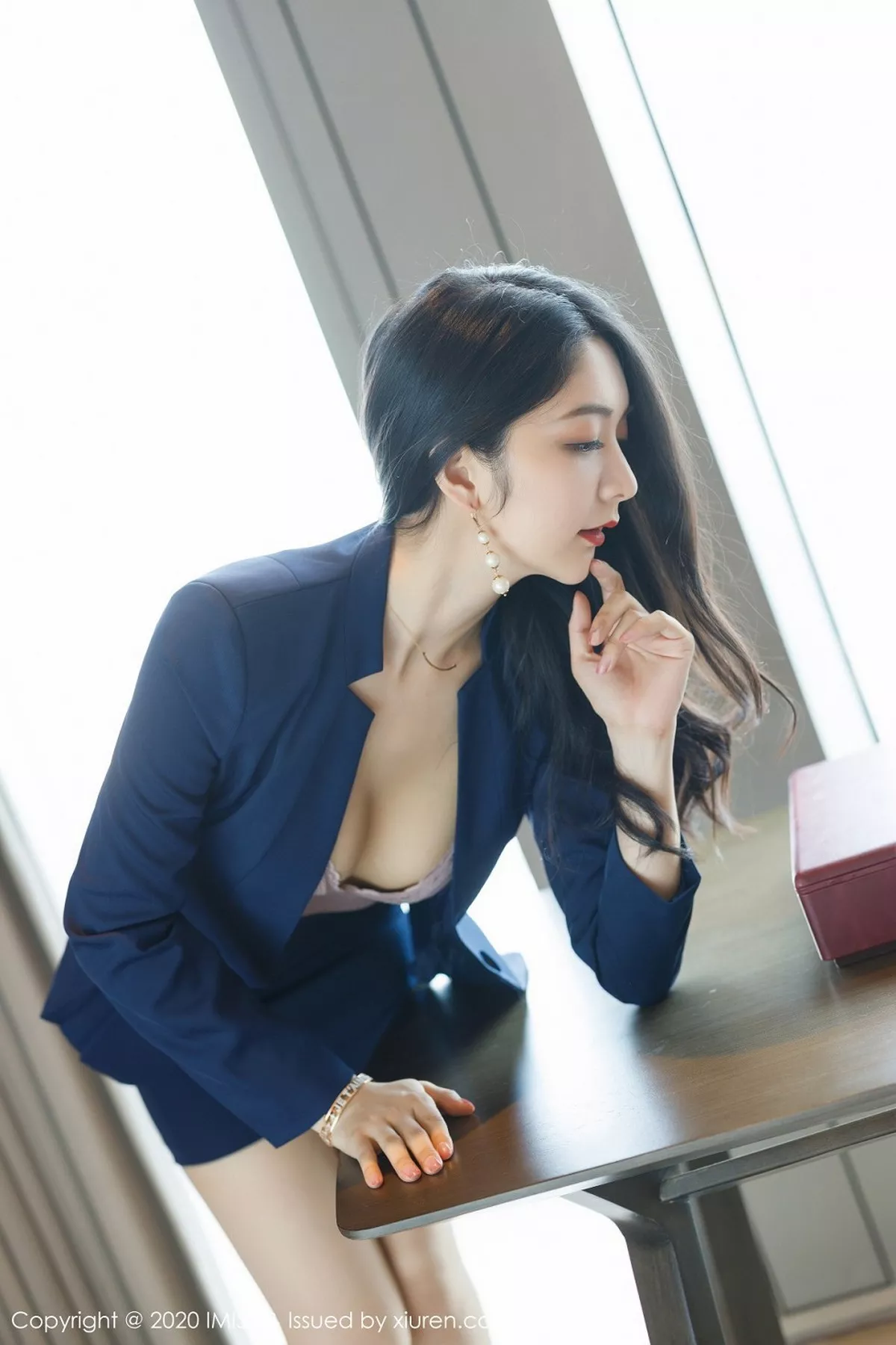 秀人集.com_[IMISS爱蜜社]Vol.471_女神Angela小热巴经典职业秘书装半脱露性感内衣诱惑写真68P